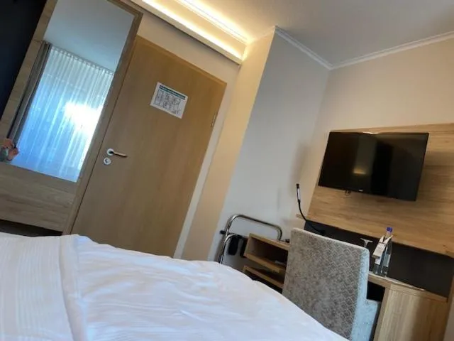 Photo of the whole room, Bed in Hotel Restaurant Roemer