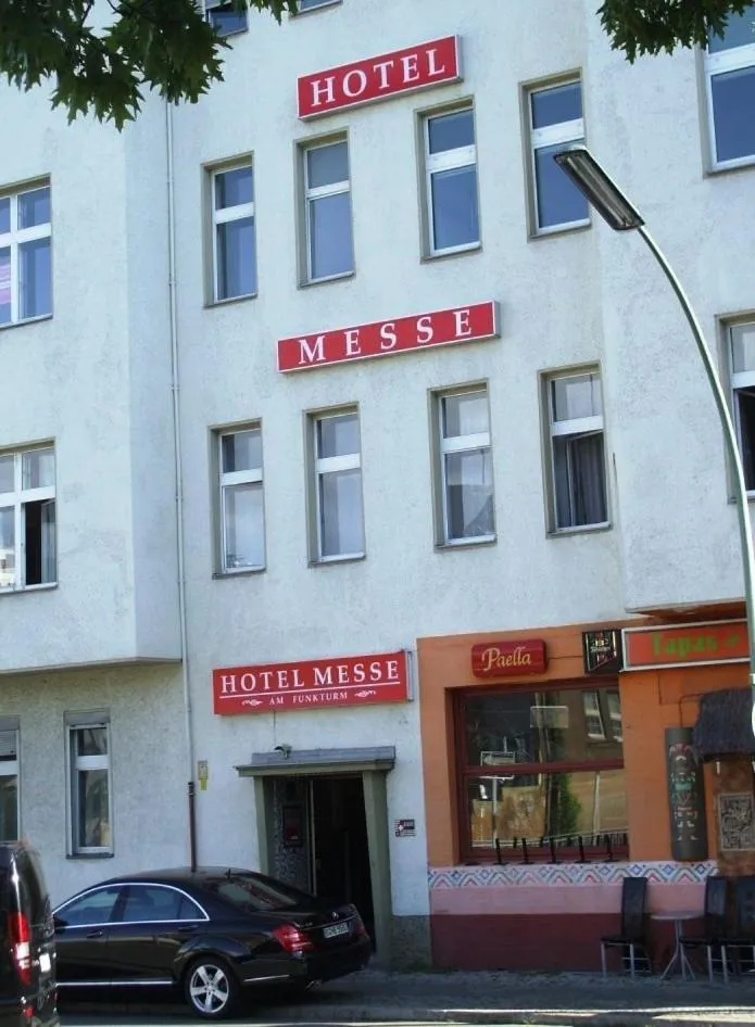 Facade/entrance in Hotel Messe am Funkturm