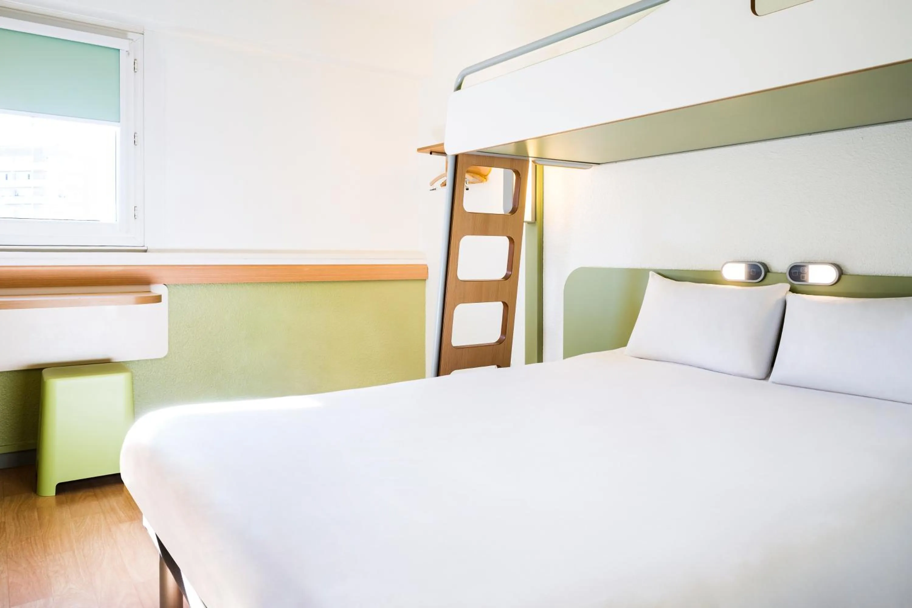 Bedroom, Bed in ibis budget Toulouse Centre Gare