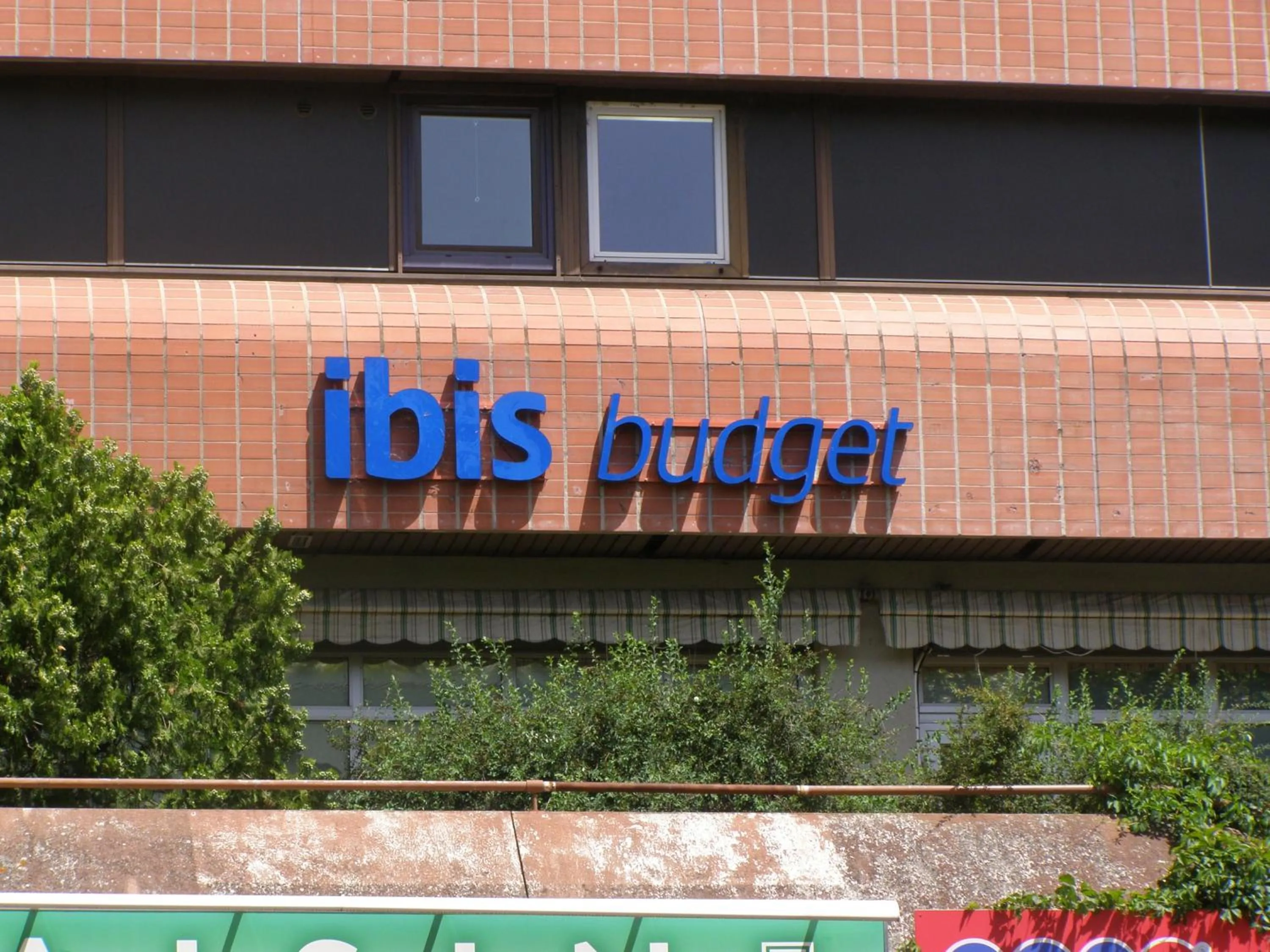 Logo/Certificate/Sign in ibis budget Toulouse Centre Gare