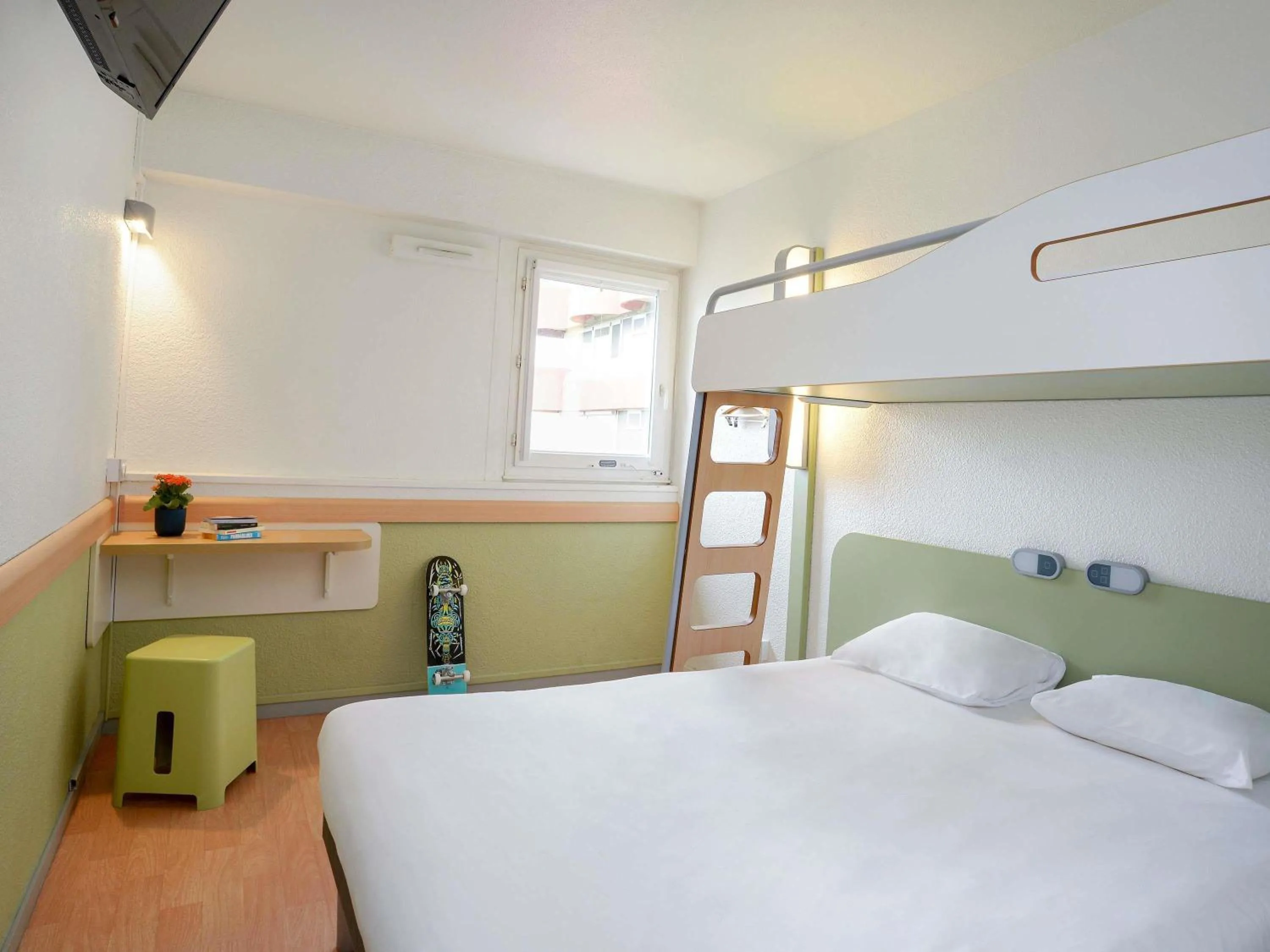 Bedroom, Bed in ibis budget Toulouse Centre Gare
