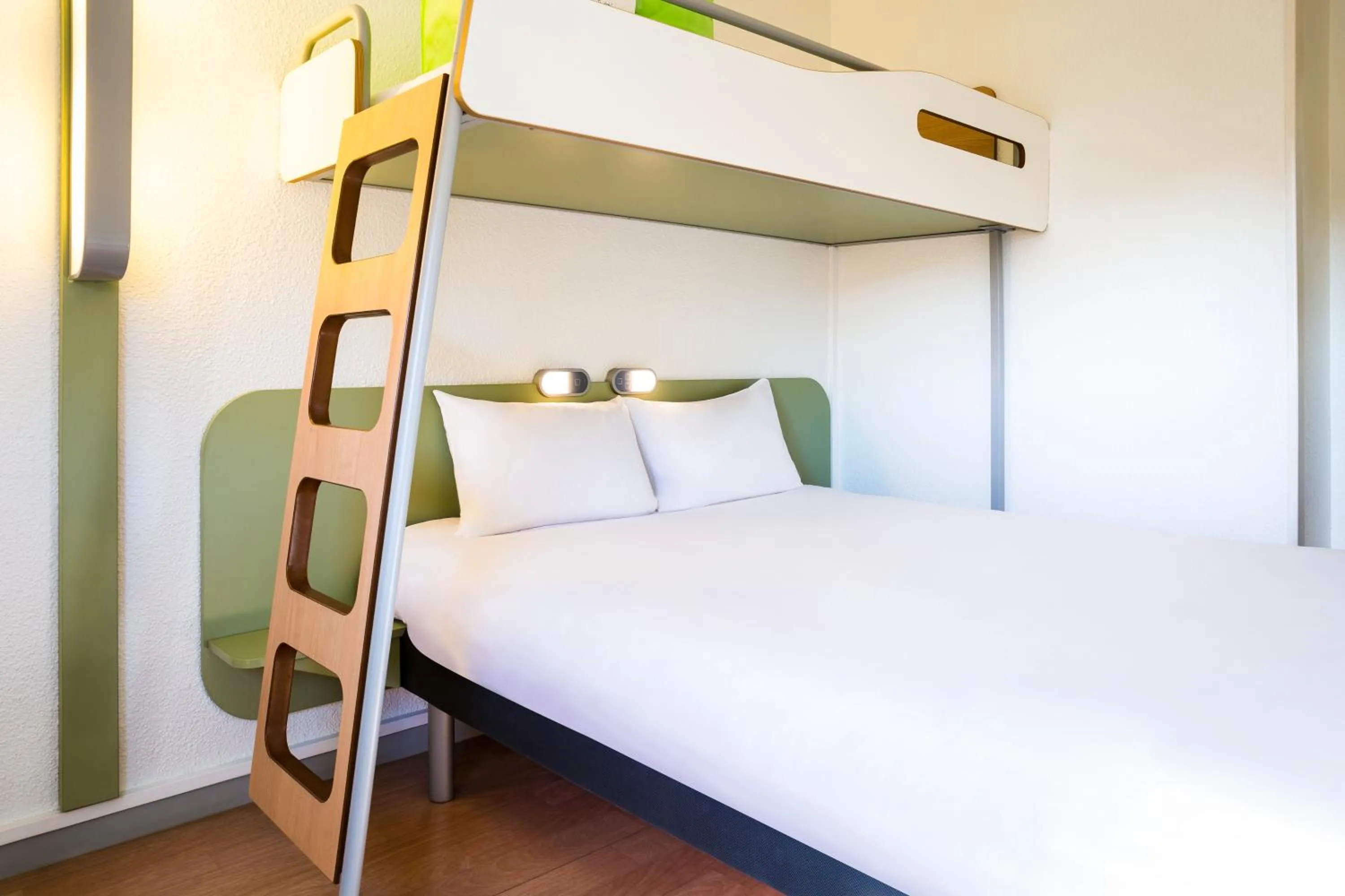 Bedroom, Bed in ibis budget Toulouse Centre Gare