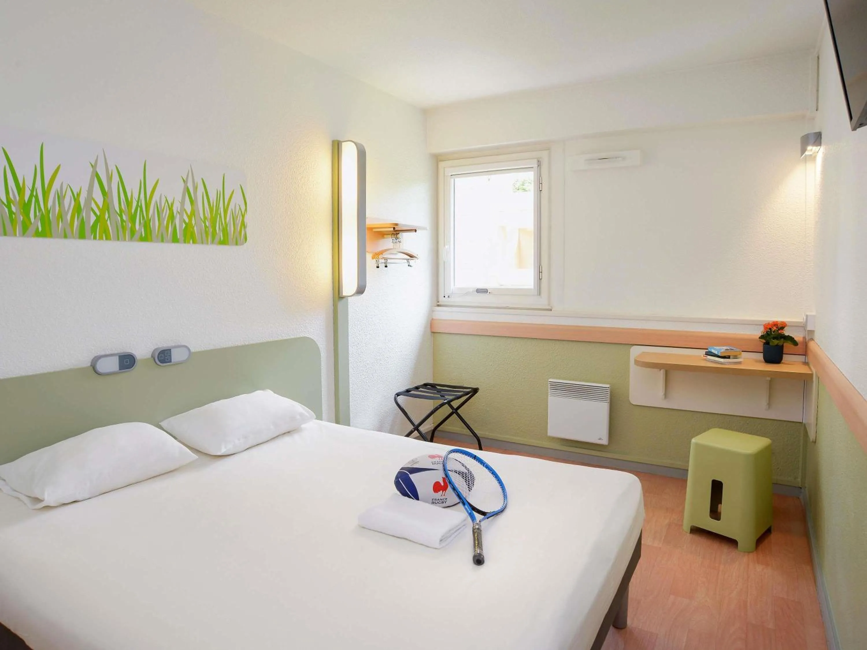 Bedroom, Bed in ibis budget Toulouse Centre Gare