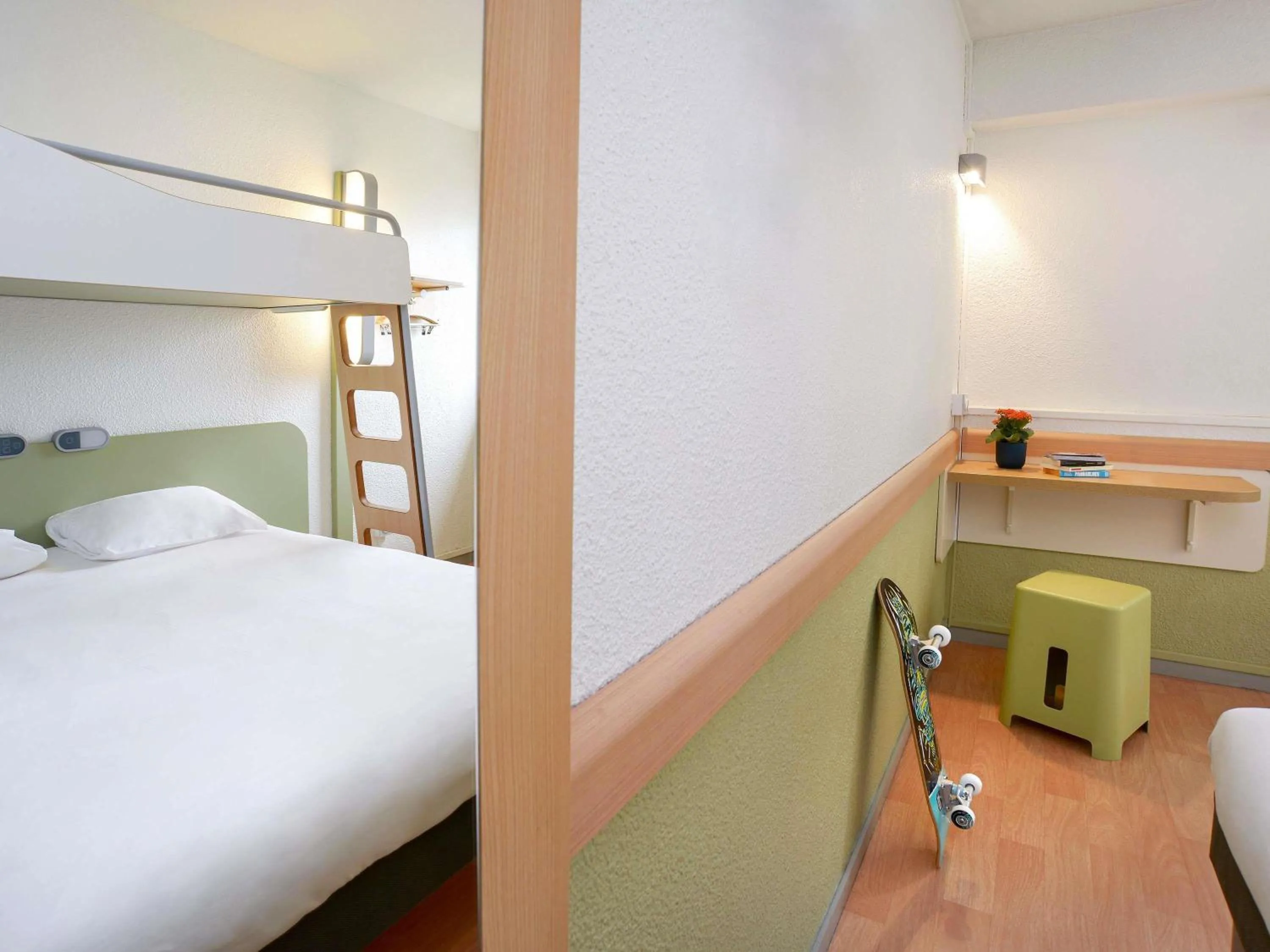 Bedroom, Bed in ibis budget Toulouse Centre Gare
