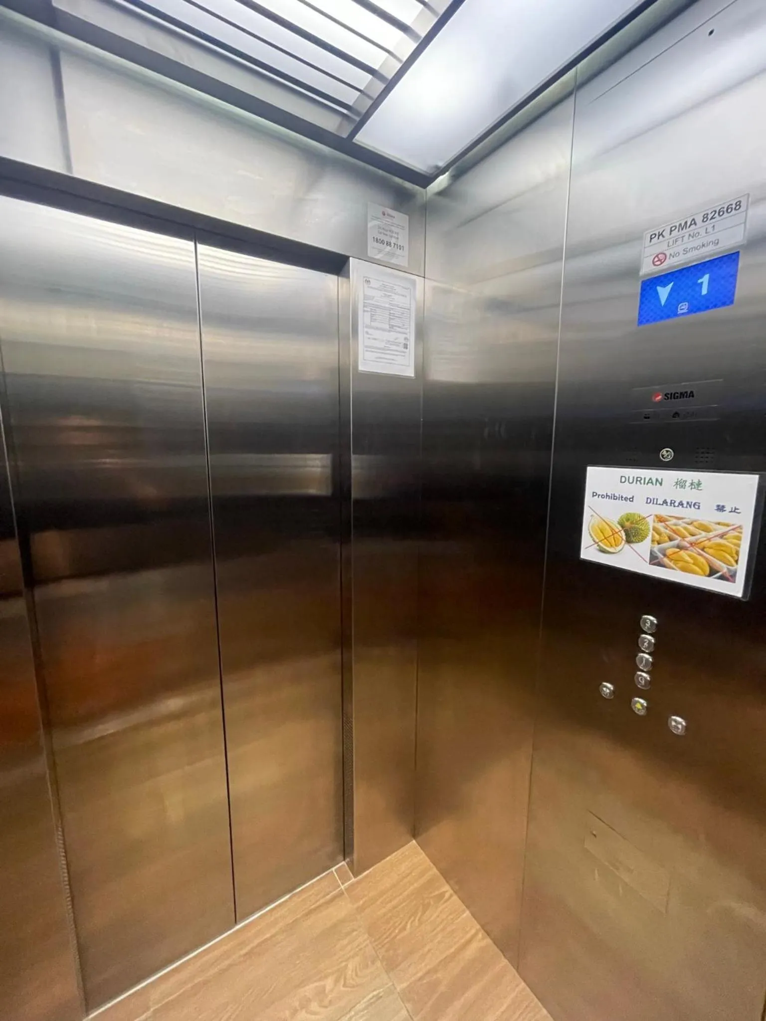 elevator in Reno Hotel Ipoh