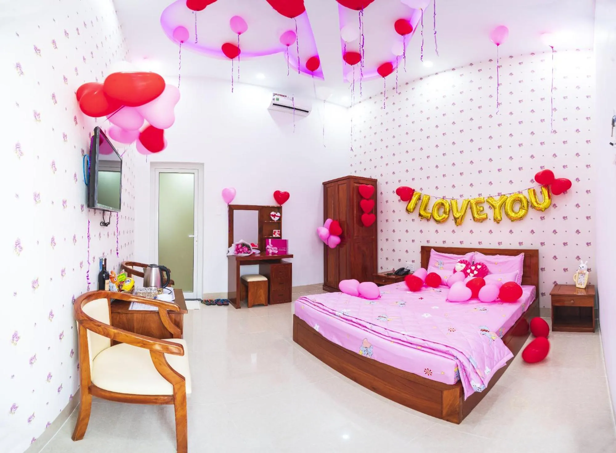 Bed in Paradise Hotel