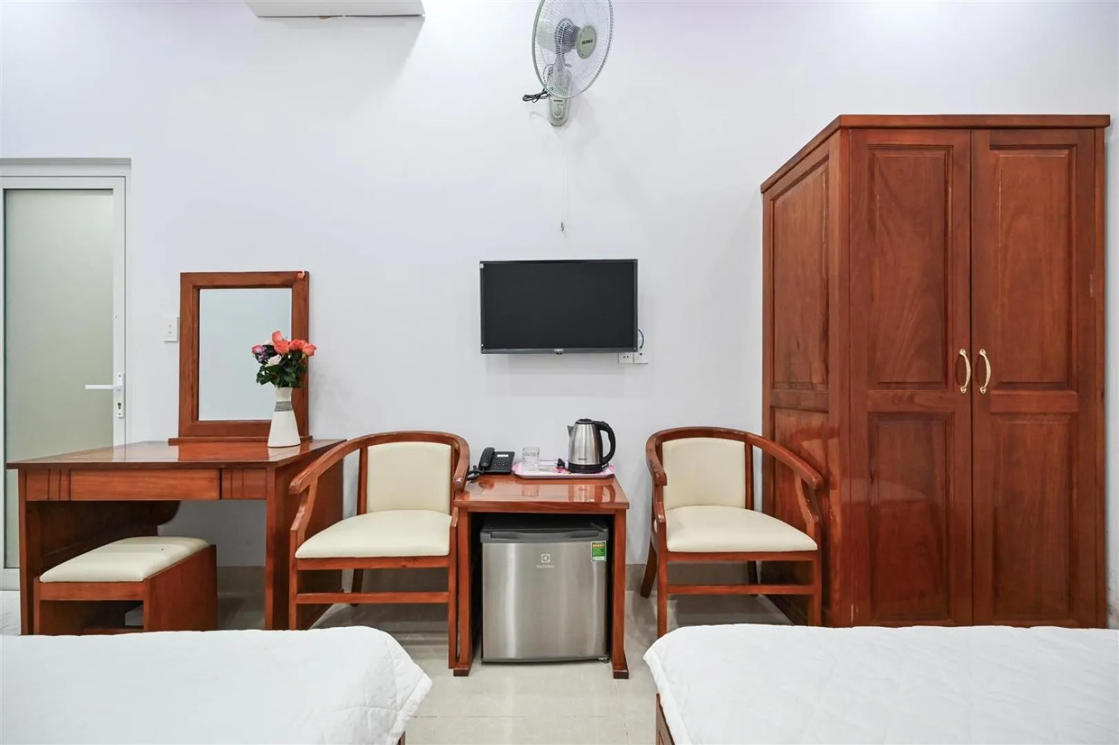 Bed in Paradise Hotel