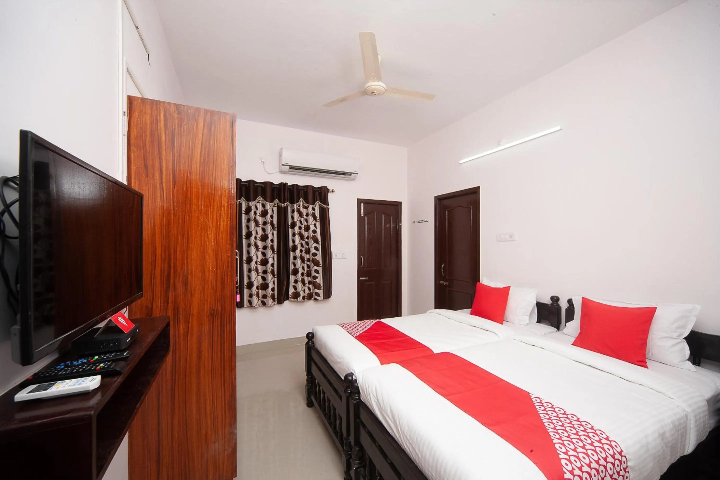 Bedroom, Bed in Hotel O Kiruba Castle