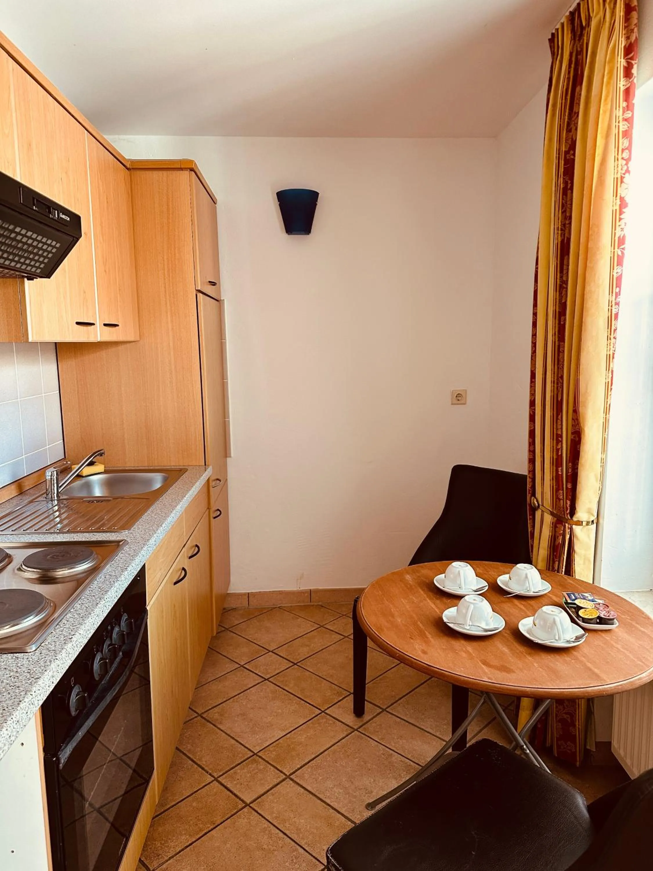 Kitchen or kitchenette in Hotel am Luisenplatz
