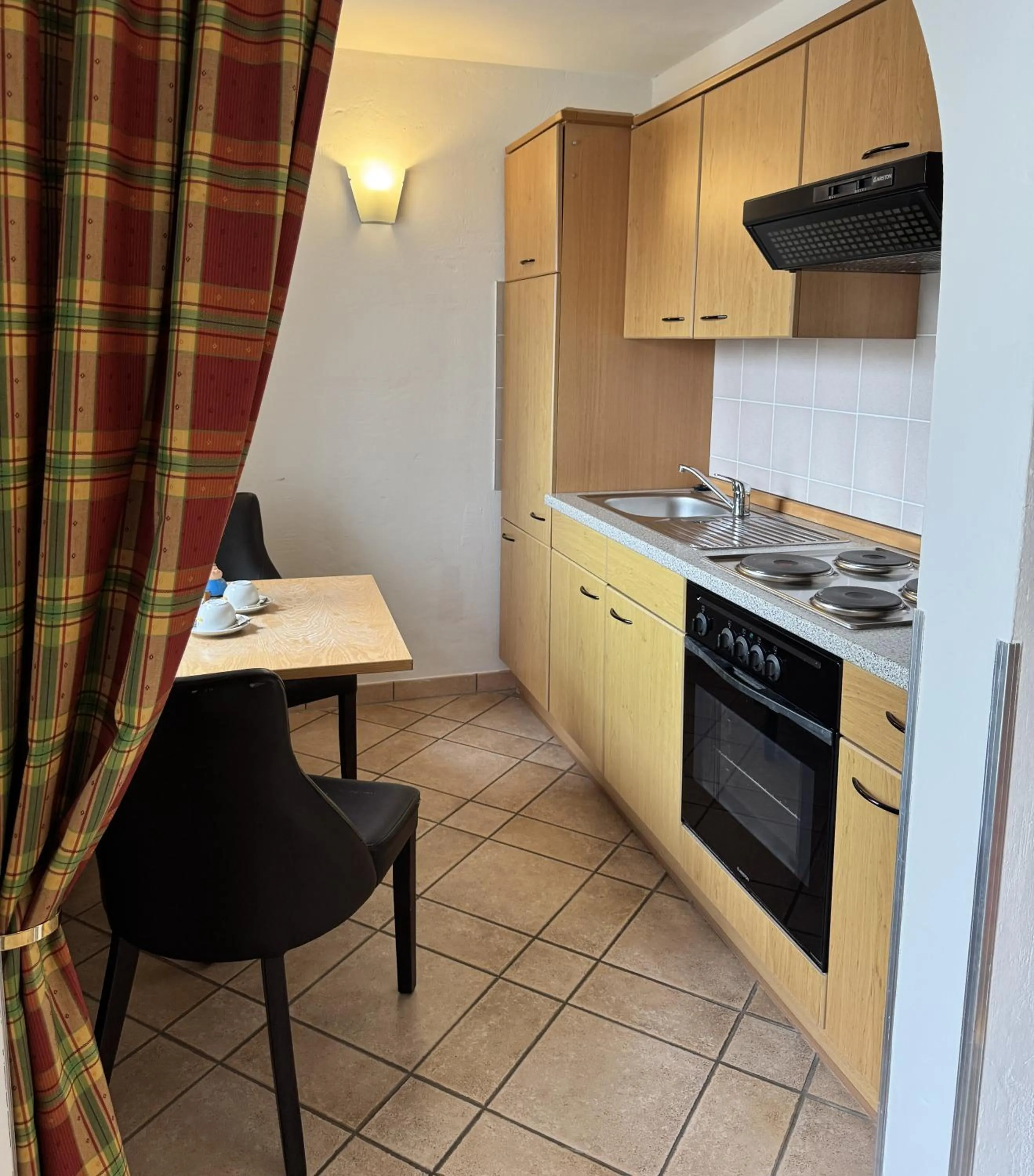 Kitchen or kitchenette in Hotel am Luisenplatz