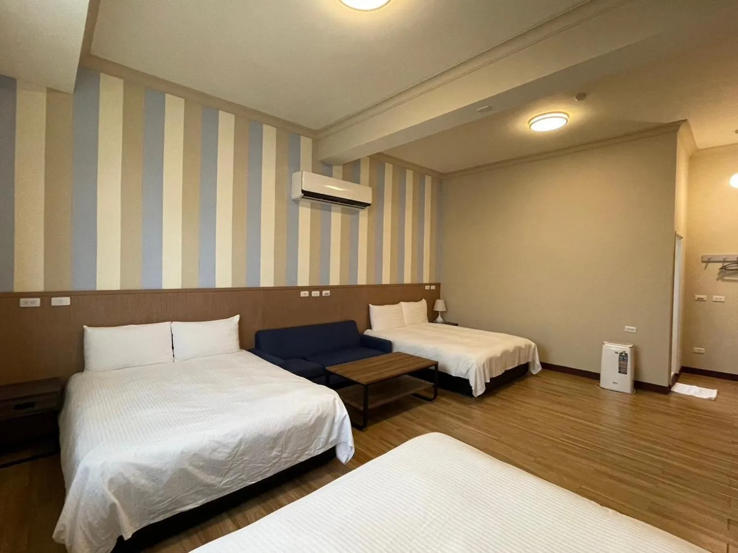 Photo of the whole room, Bed in Loju sunrise inn