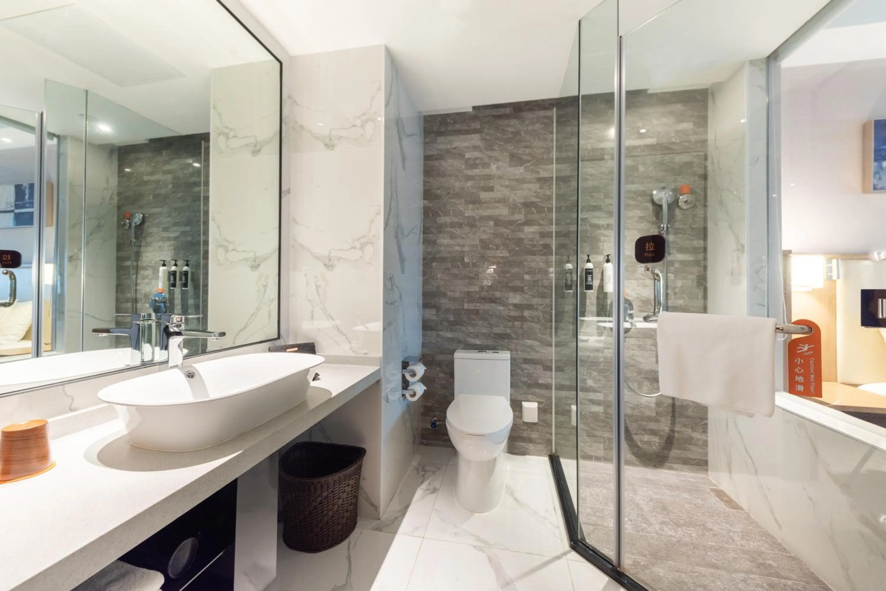 Toilet in Xence hotel near Xiamen Airport & SM Mall