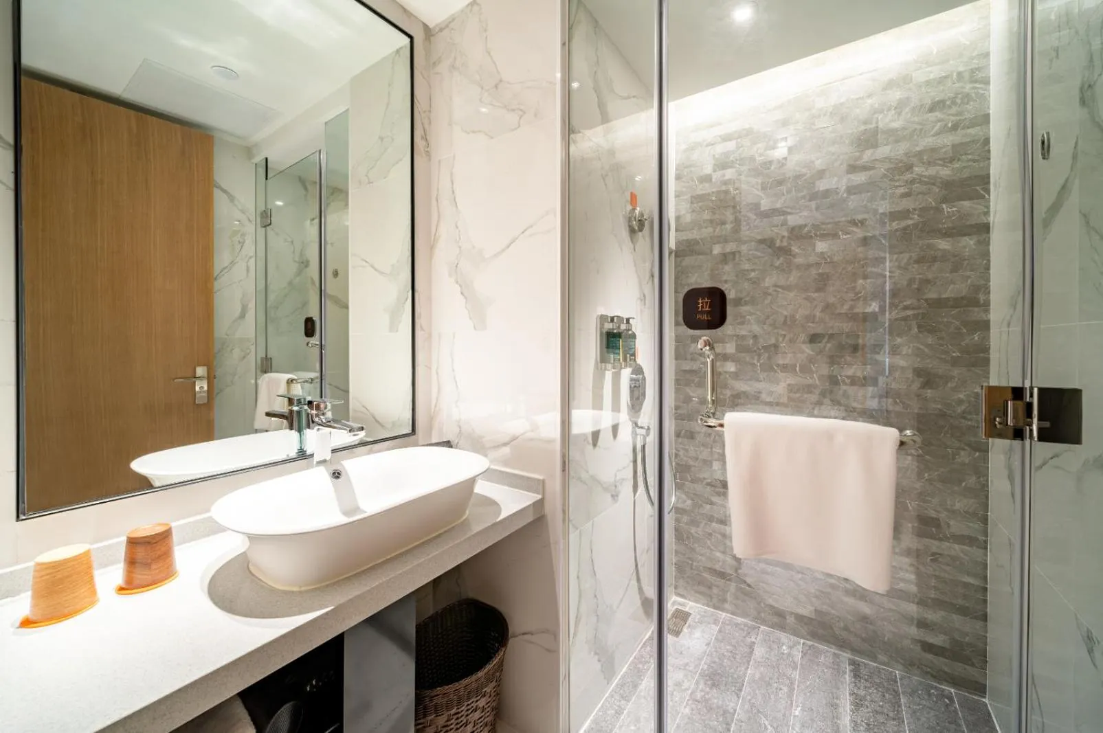 Shower in Xence hotel near Xiamen Airport & SM Mall