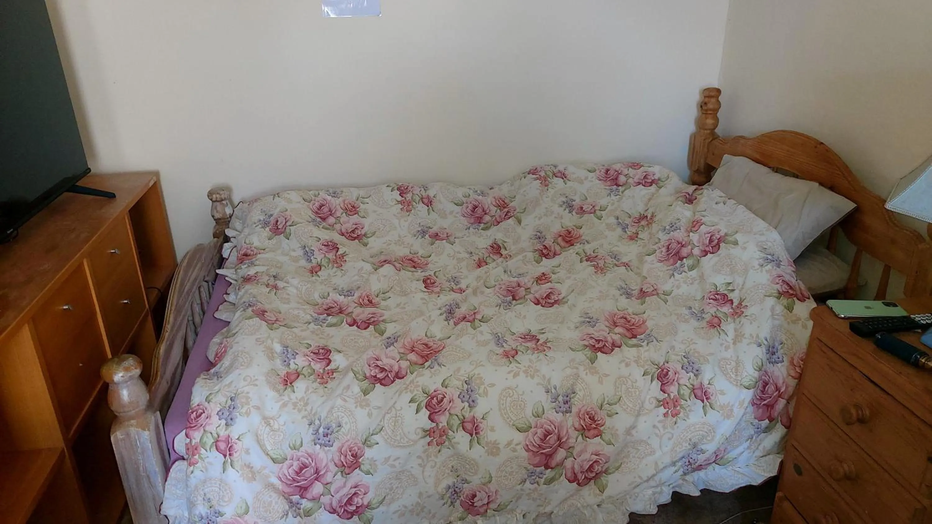 Bed in Phoenix Nights Guest House