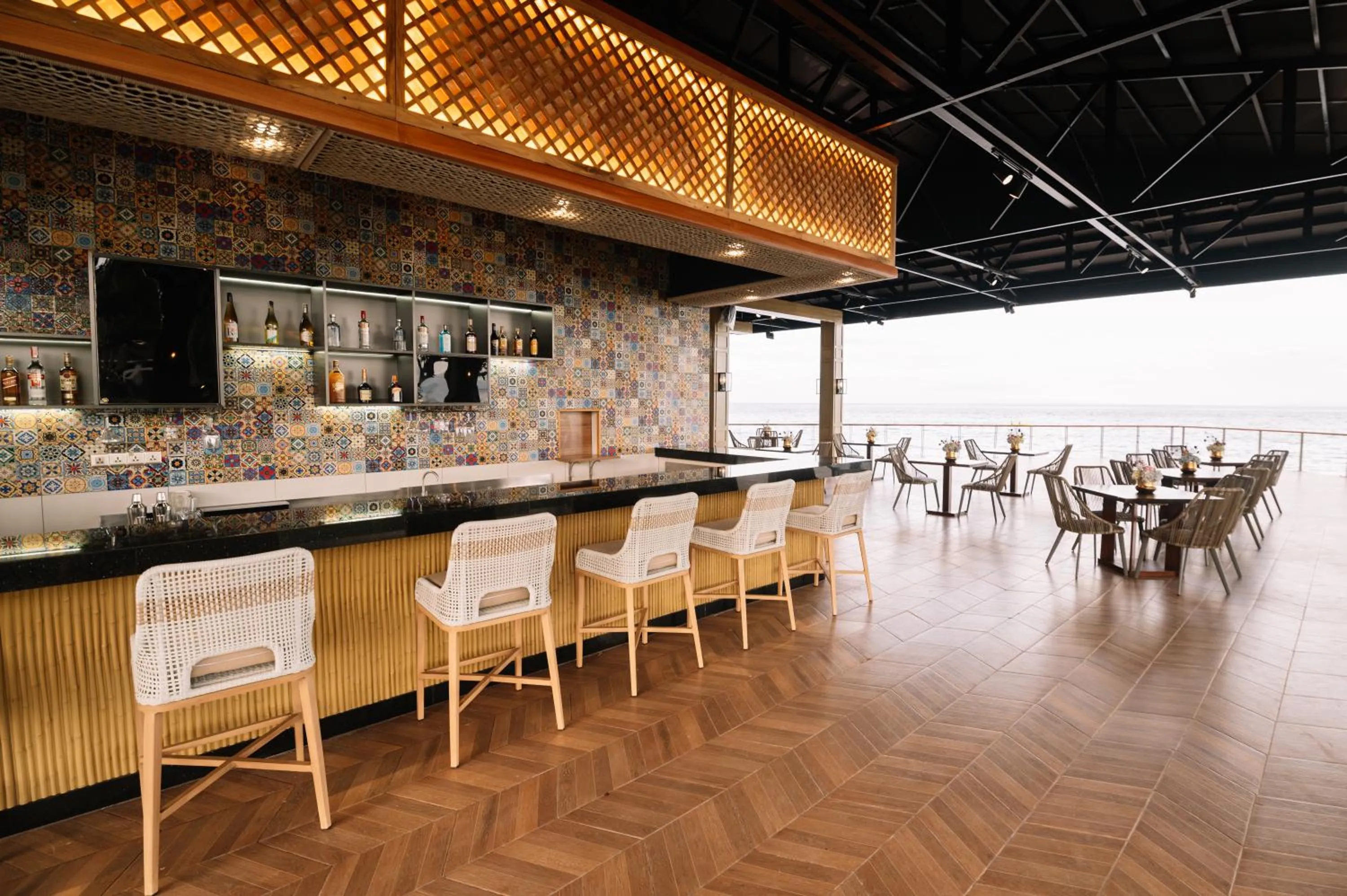 Restaurant/places to eat in Nouveau Resort