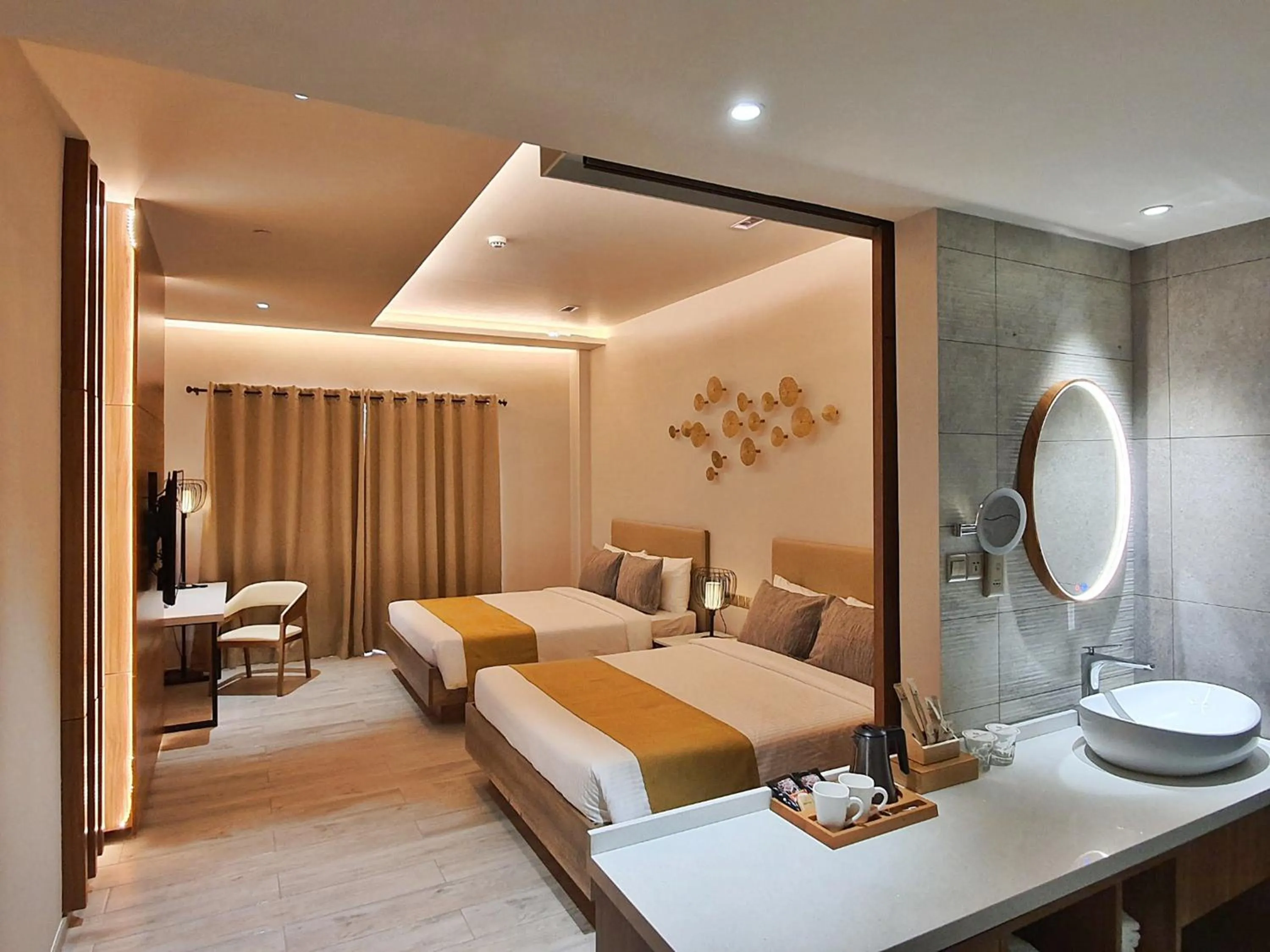 Photo of the whole room, Bed in Nouveau Resort