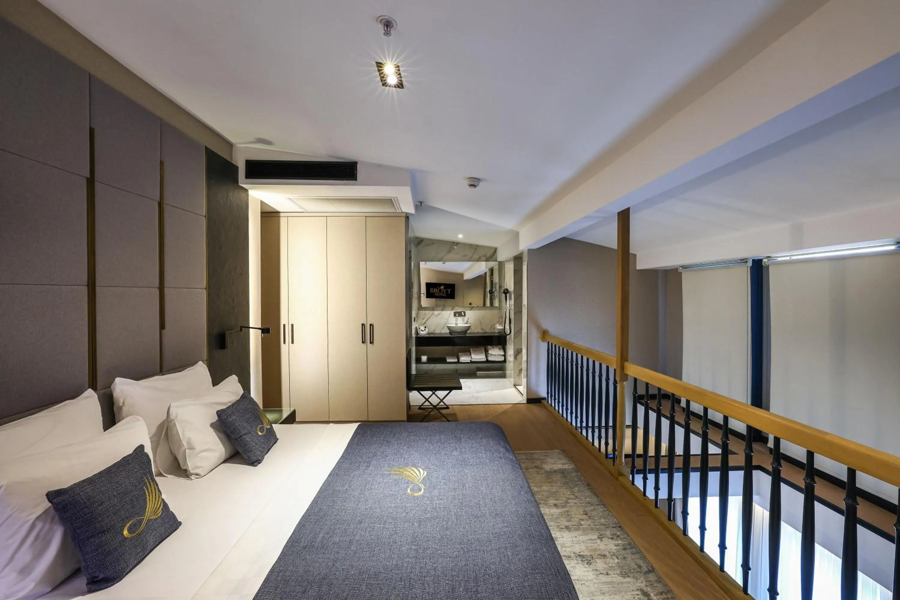 Bedroom, Bed in Broyt Hotel