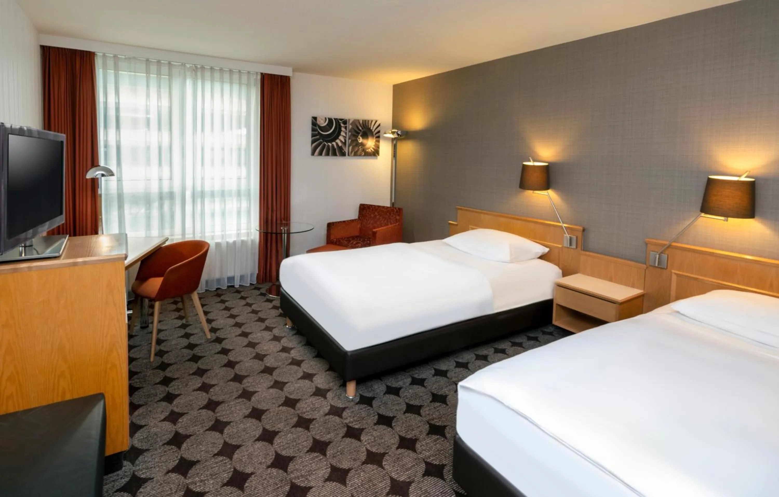 Photo of the whole room, Bed in Mövenpick Hotel Nürnberg Airport