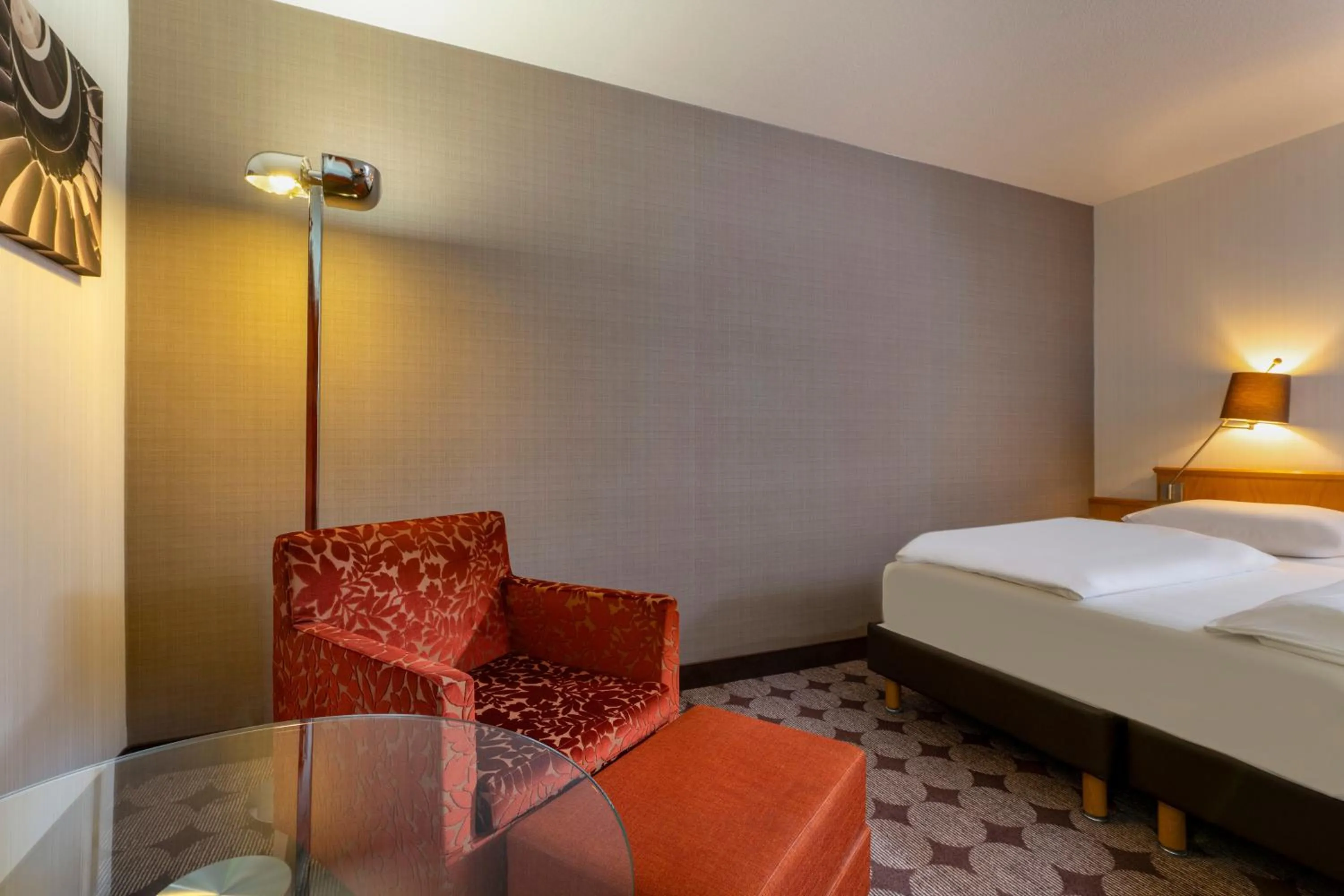 Photo of the whole room, Bed in Mövenpick Hotel Nürnberg Airport