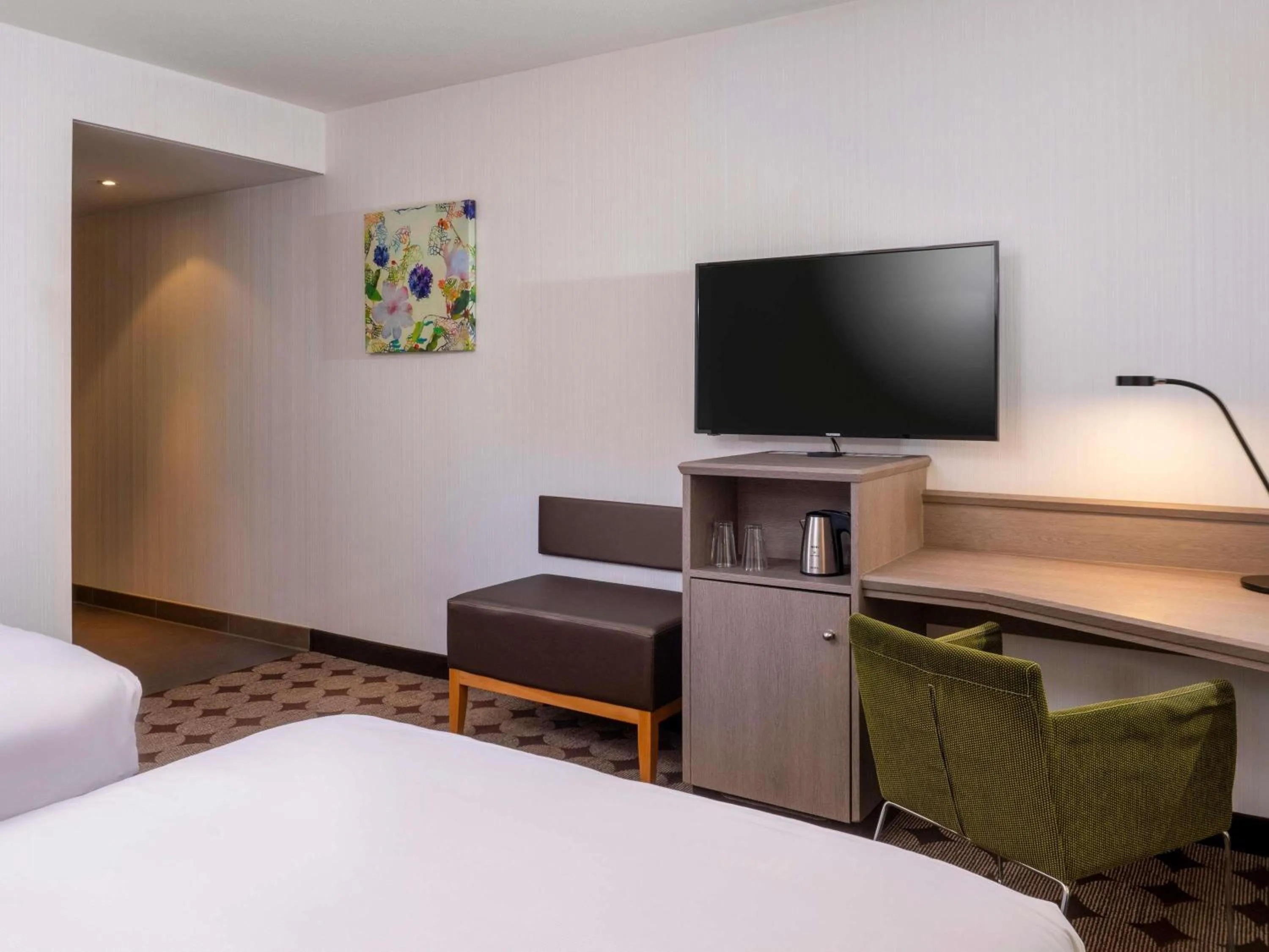 Bedroom, Bed in Mövenpick Hotel Nürnberg Airport