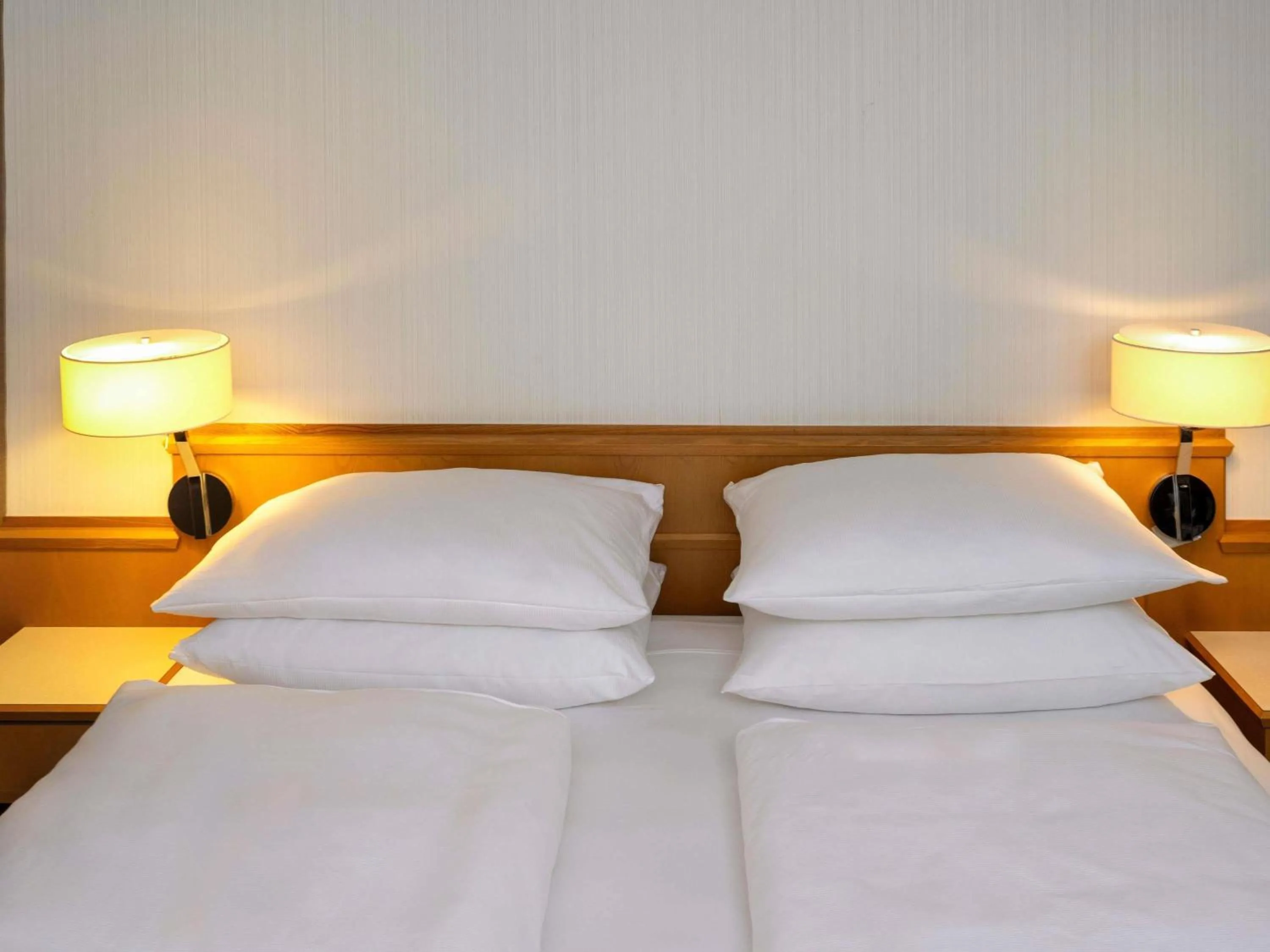 Bedroom, Bed in Mövenpick Hotel Nürnberg Airport