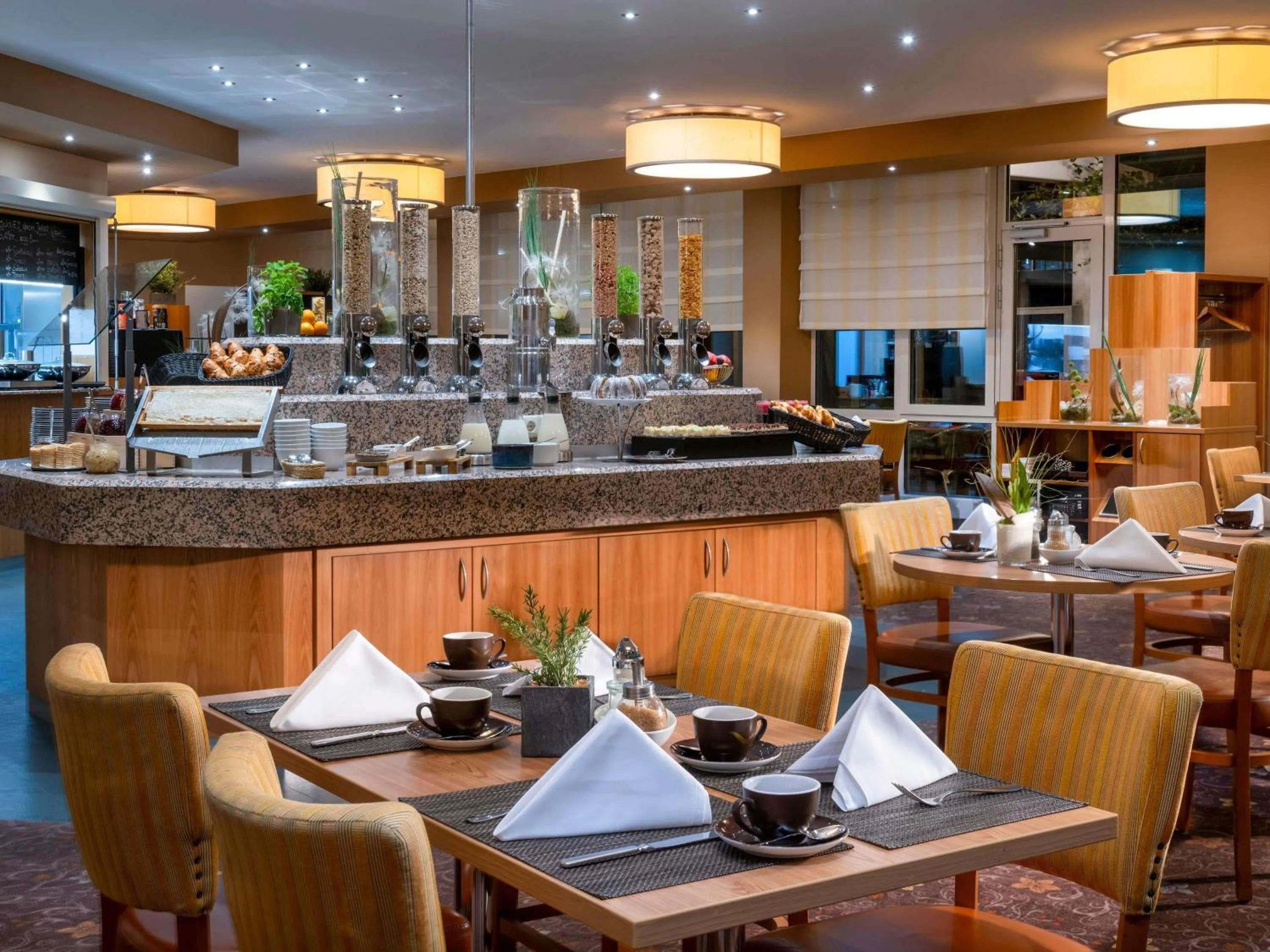 Restaurant/places to eat in Mövenpick Hotel Nürnberg Airport