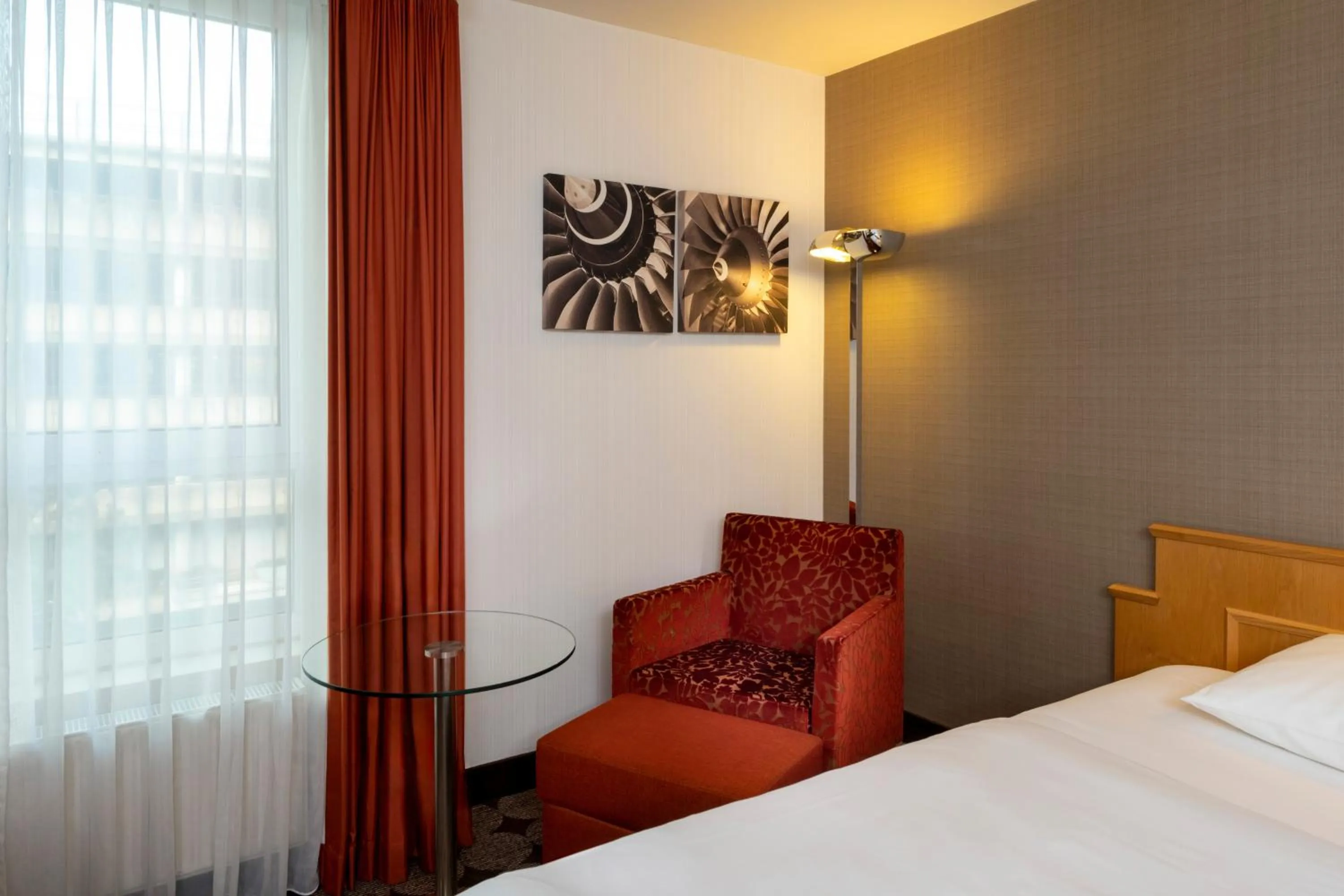 Photo of the whole room, Bed in Mövenpick Hotel Nürnberg Airport