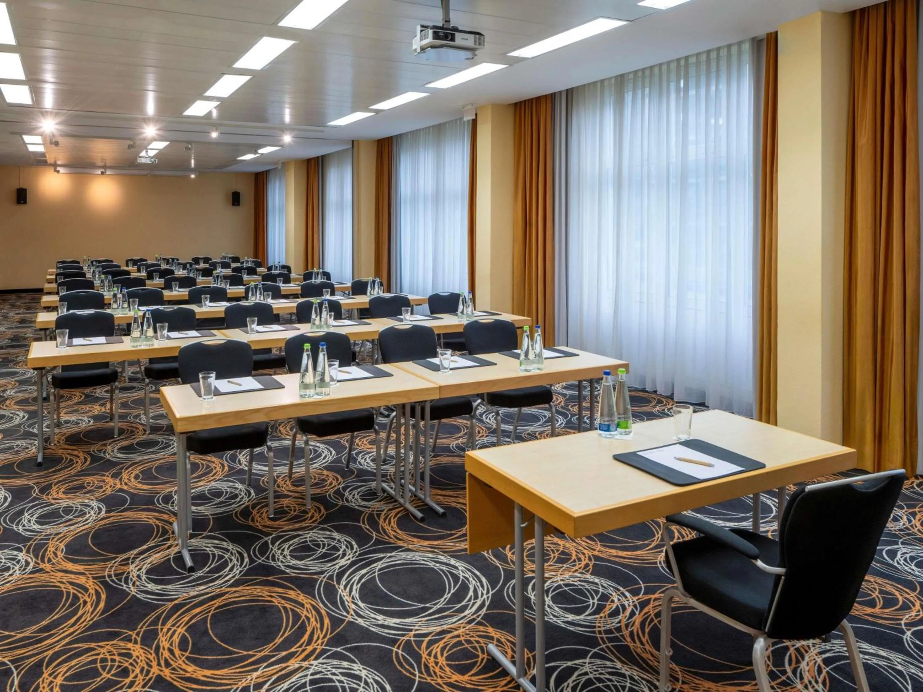 Meeting/conference room in Mövenpick Hotel Nürnberg Airport