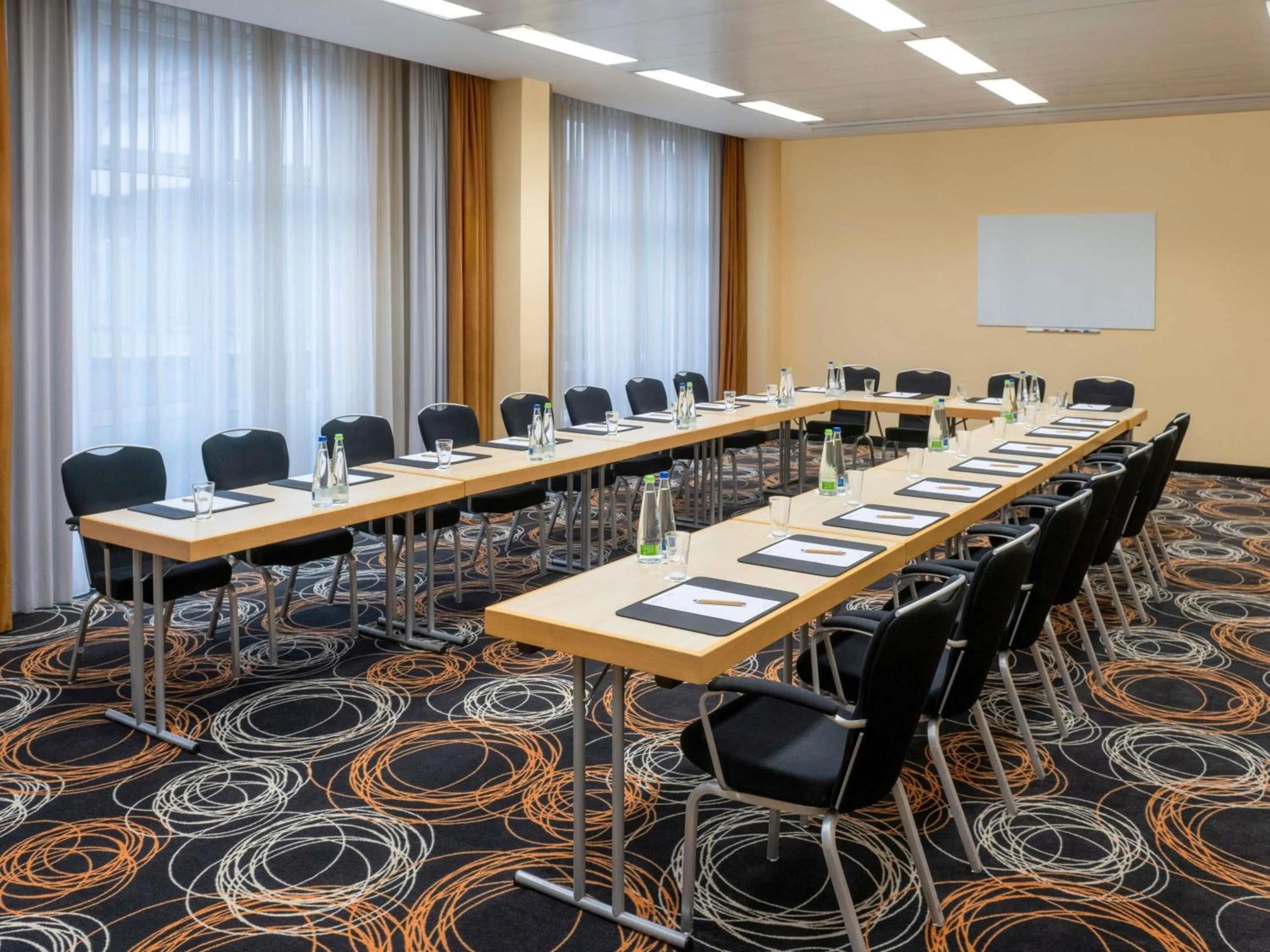 Meeting/conference room in Mövenpick Hotel Nürnberg Airport