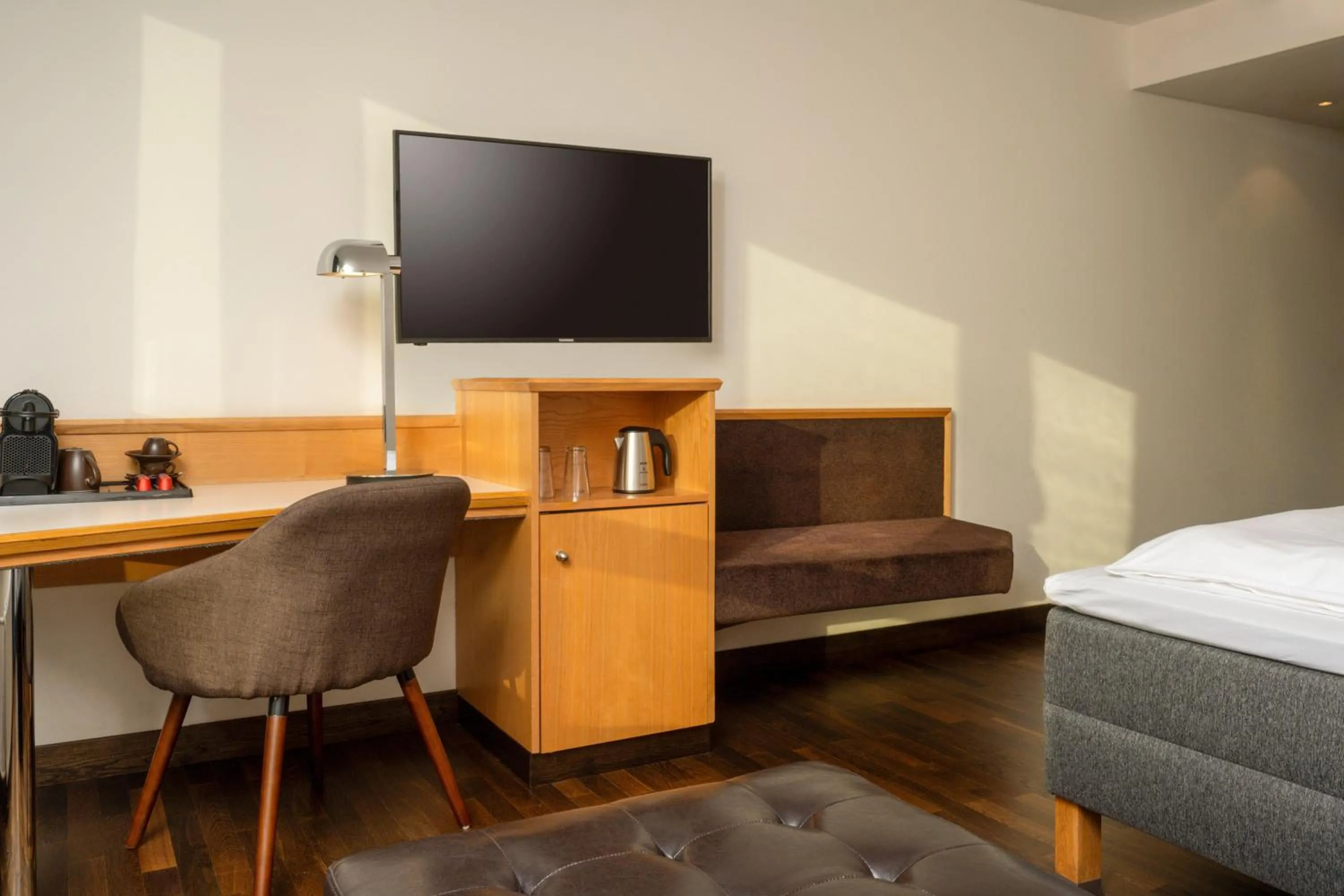 Photo of the whole room, Bed in Mövenpick Hotel Nürnberg Airport