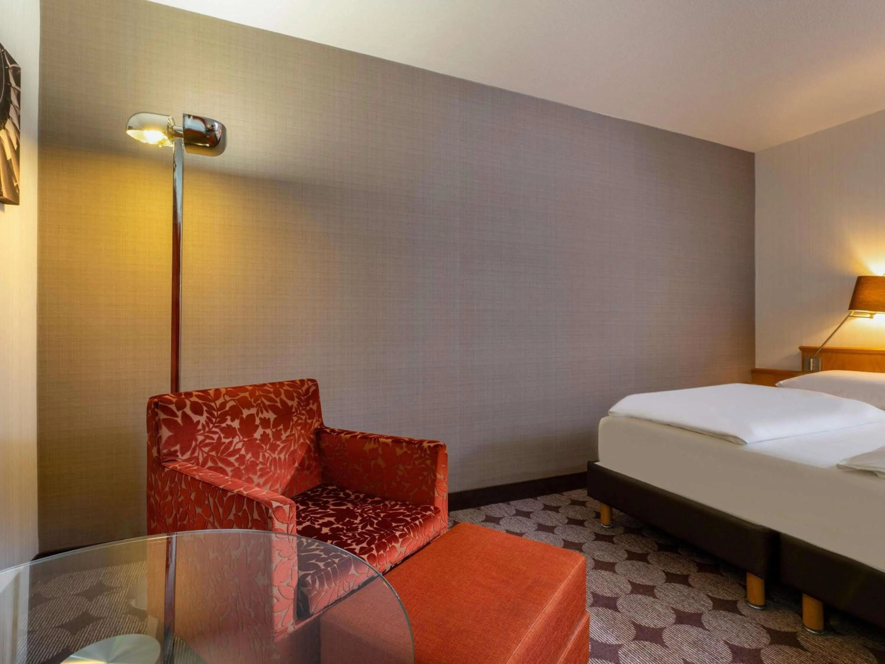 Bedroom, Bed in Mövenpick Hotel Nürnberg Airport