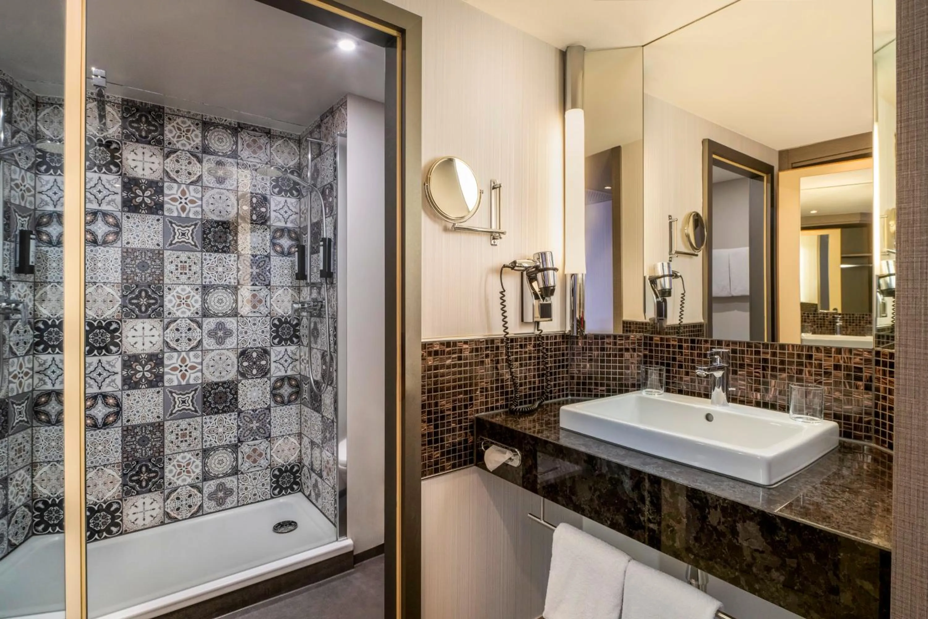 Shower in Mövenpick Hotel Nürnberg Airport