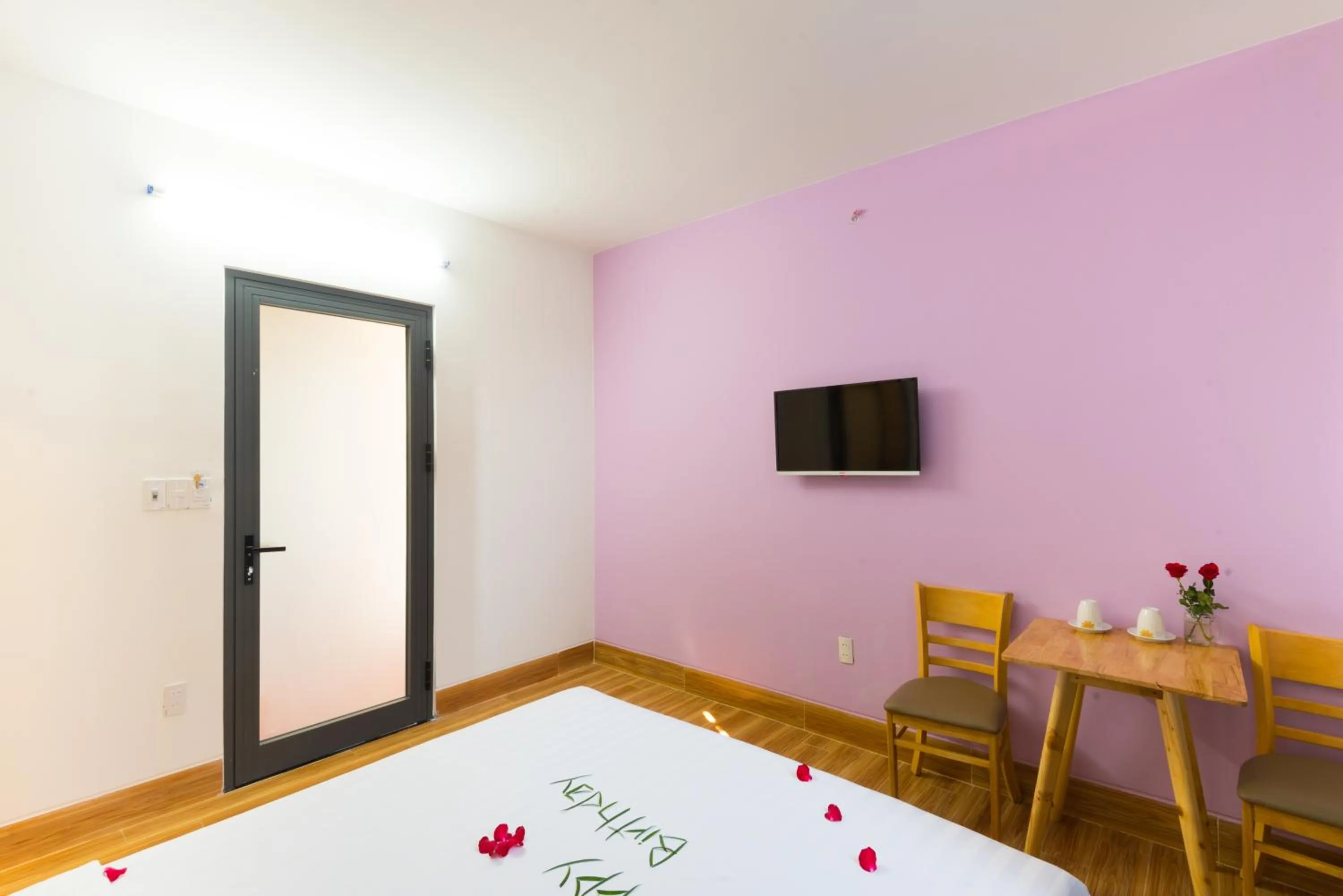 TV and multimedia in Lavila Homestay Hoi An