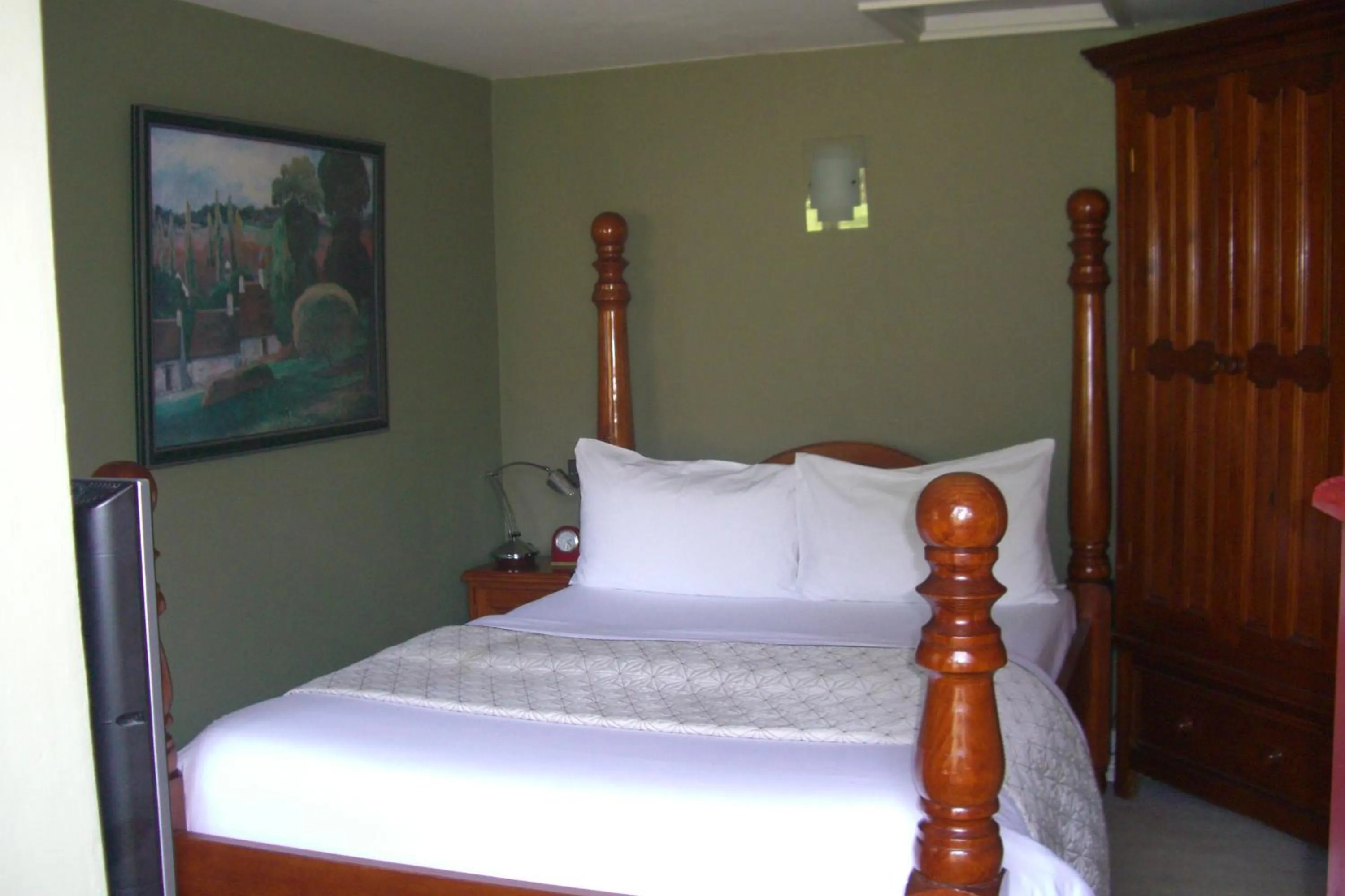 Bed in Ash Farm Country House