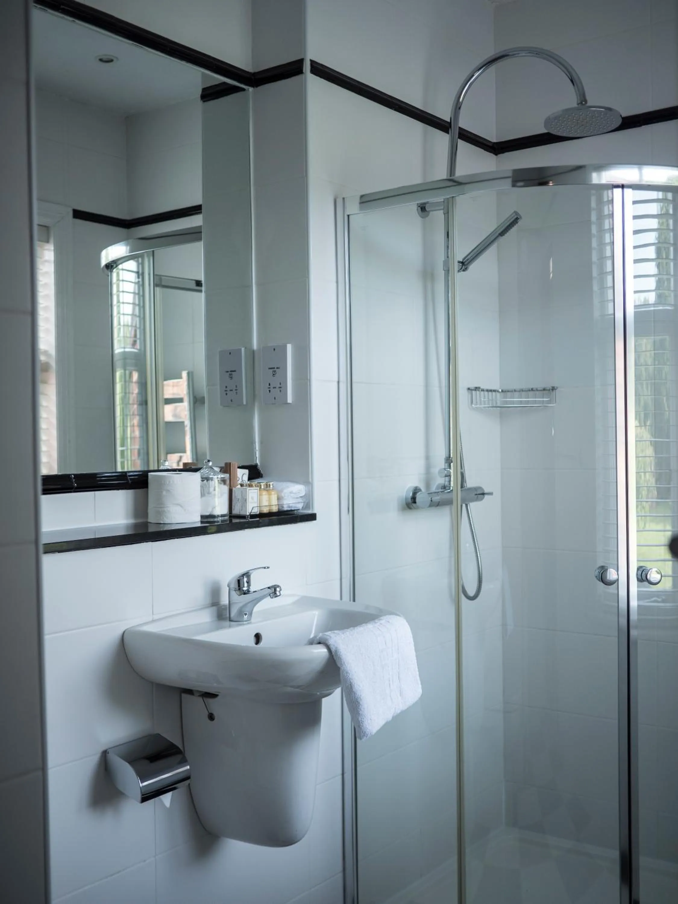 Bathroom in Ash Farm Country House