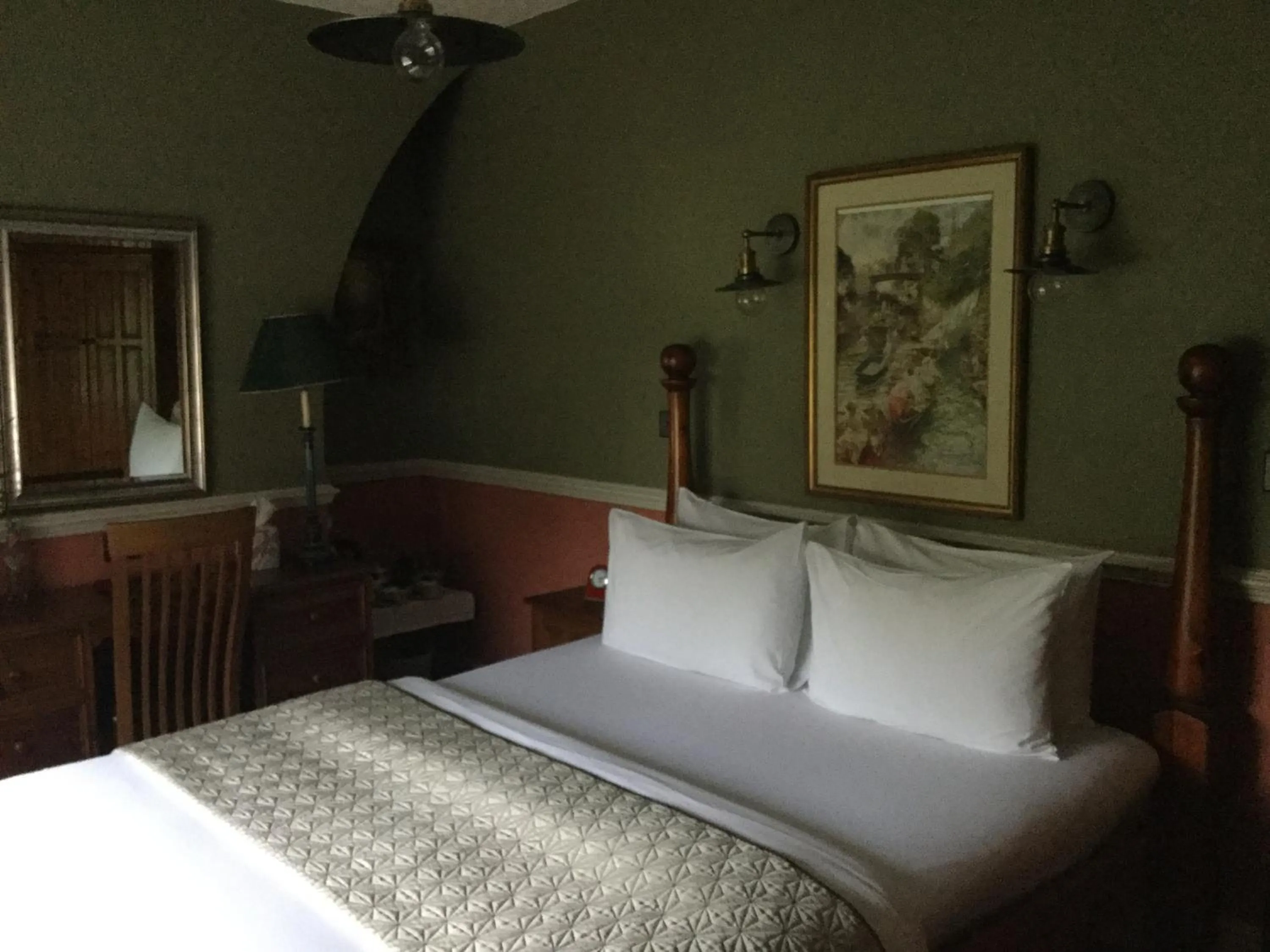 Bed in Ash Farm Country House