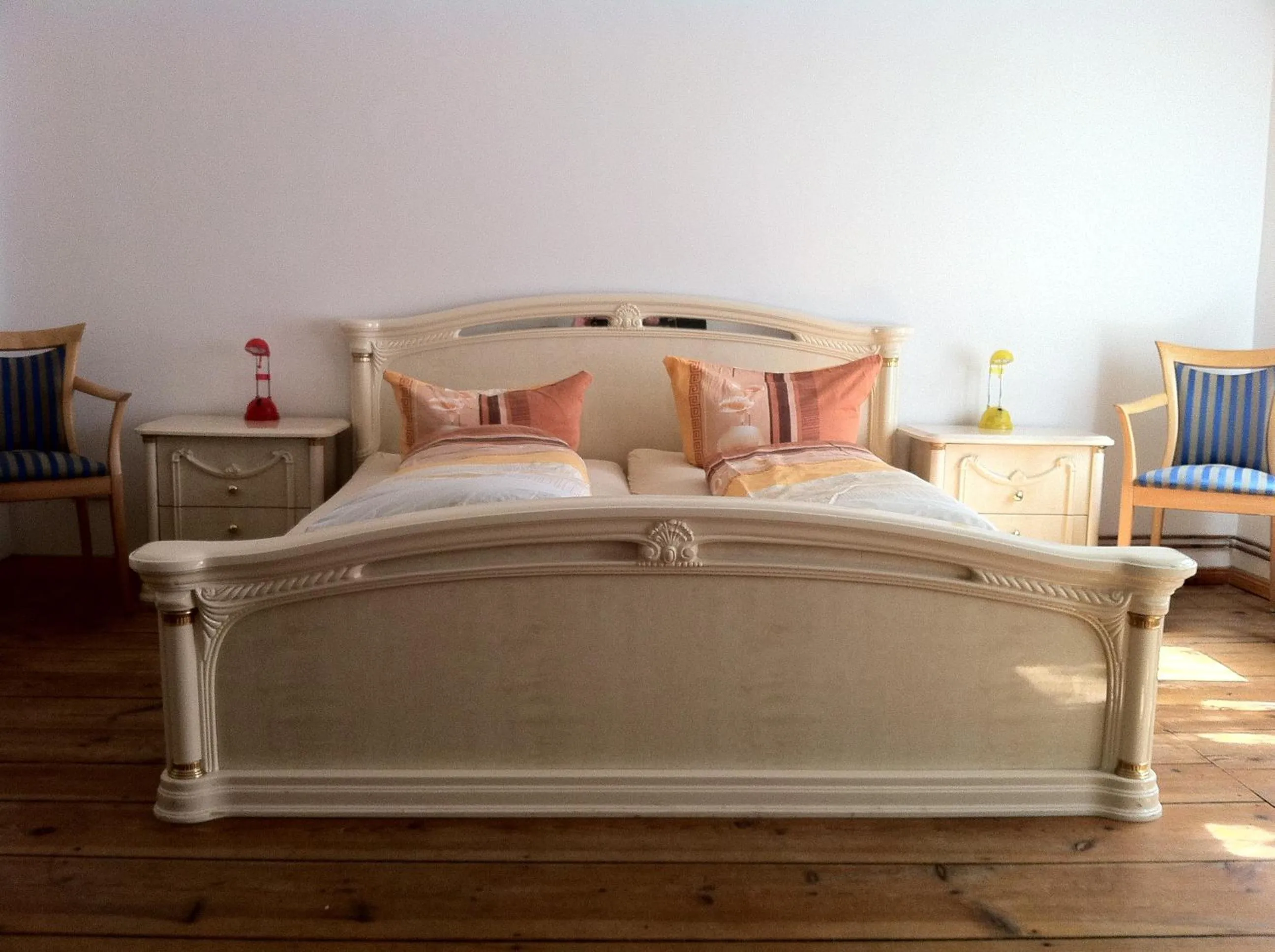 Bedroom, Bed in City Quartier
