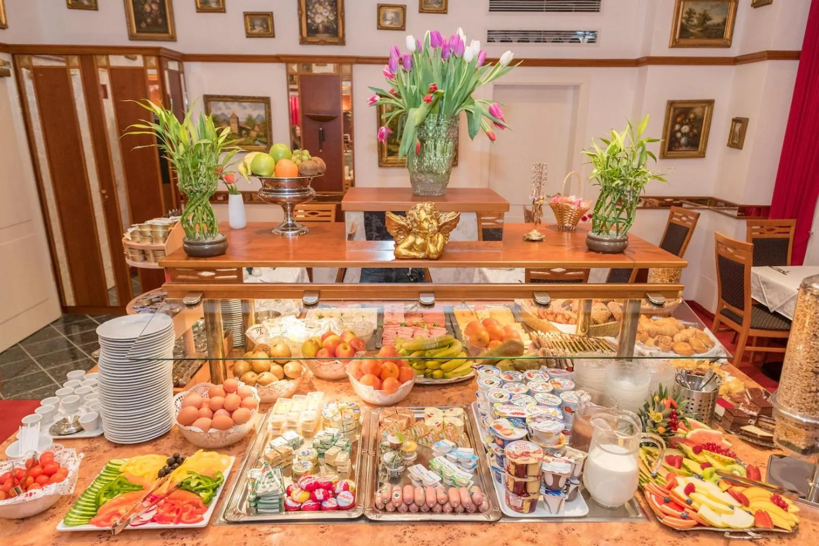 Buffet breakfast in Hotel Bayernland