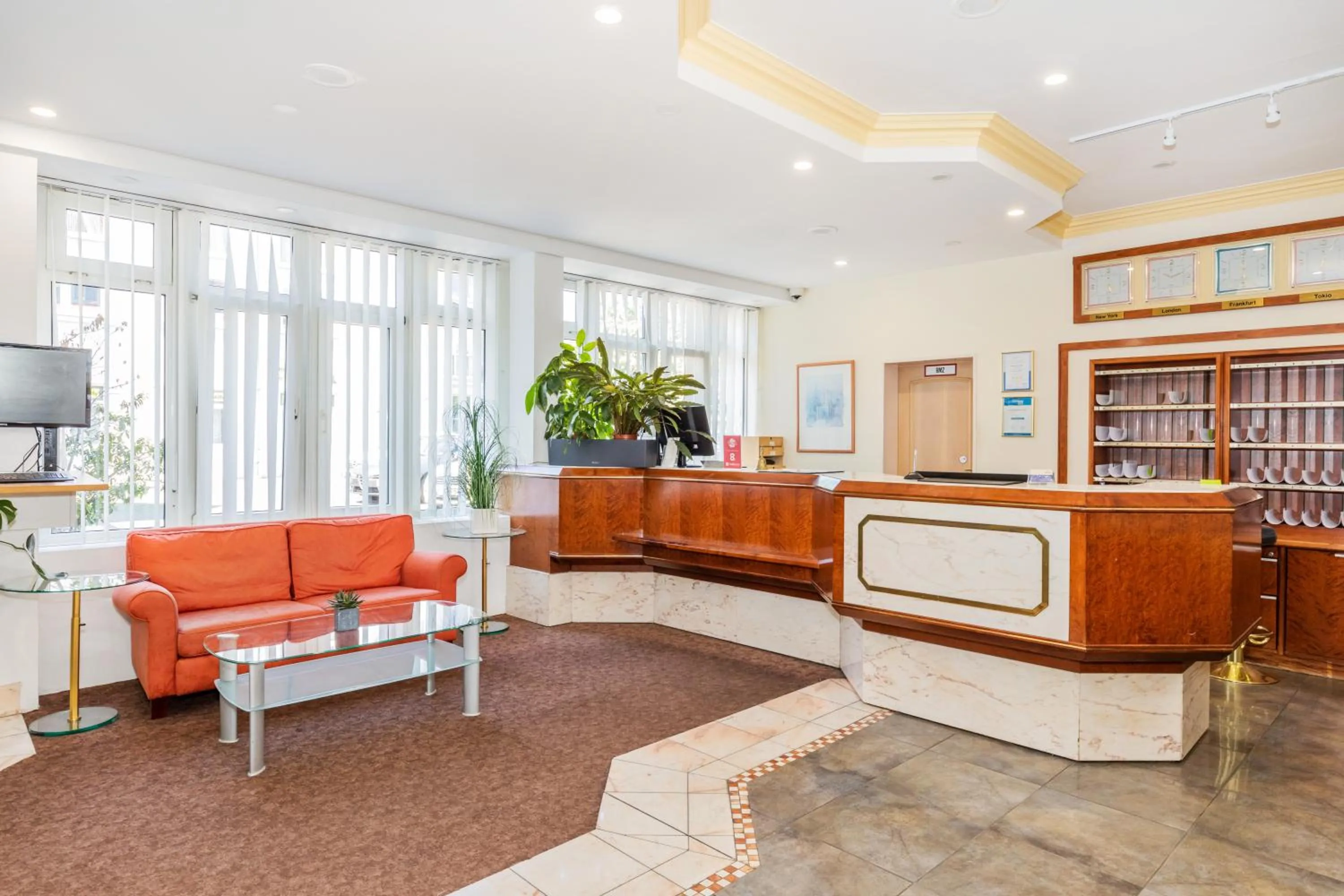 Lobby or reception in Parkhotel Frankfurt Airport