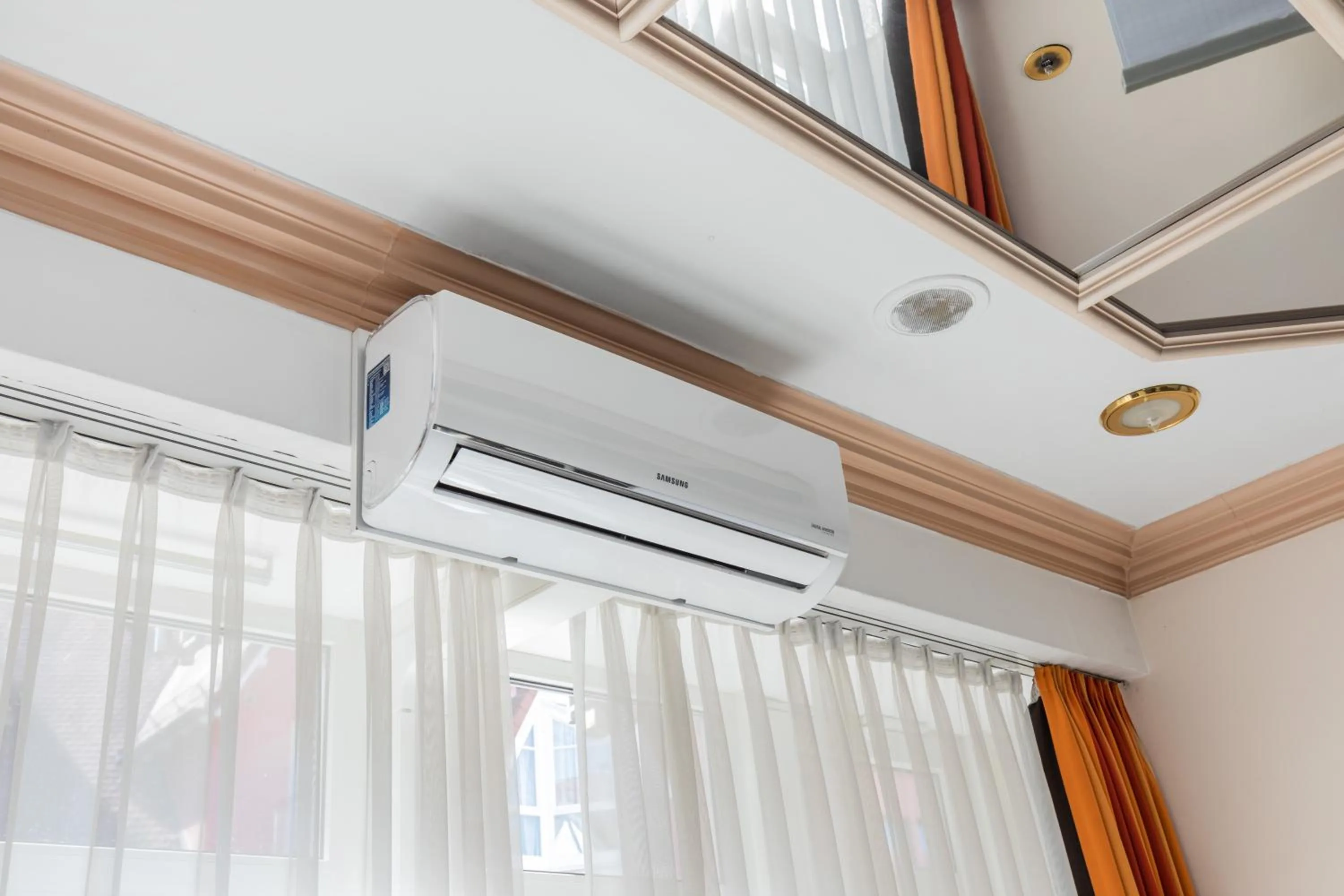 air conditioner in Parkhotel Frankfurt Airport