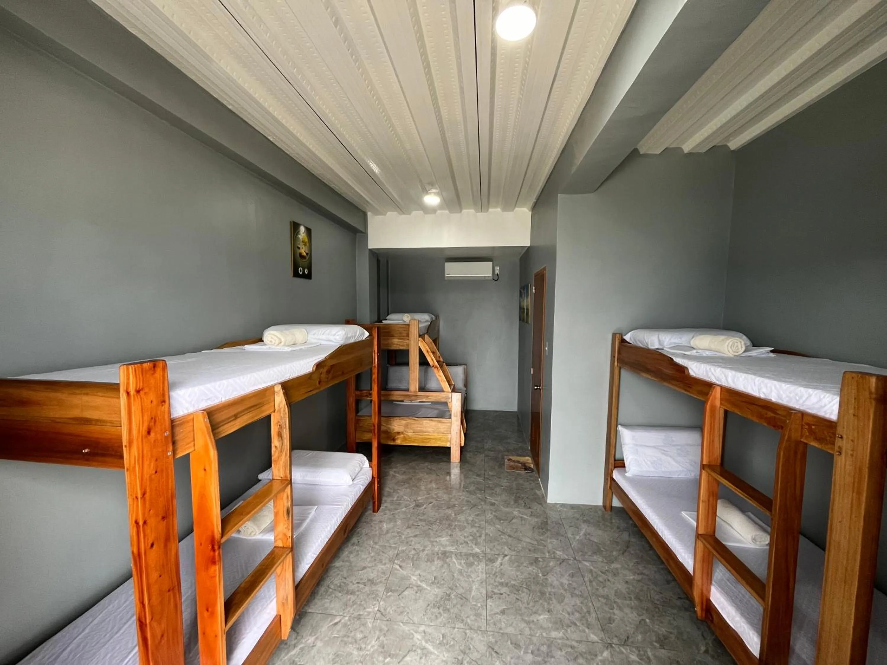 Bed in GOLDEN SUNSET INN