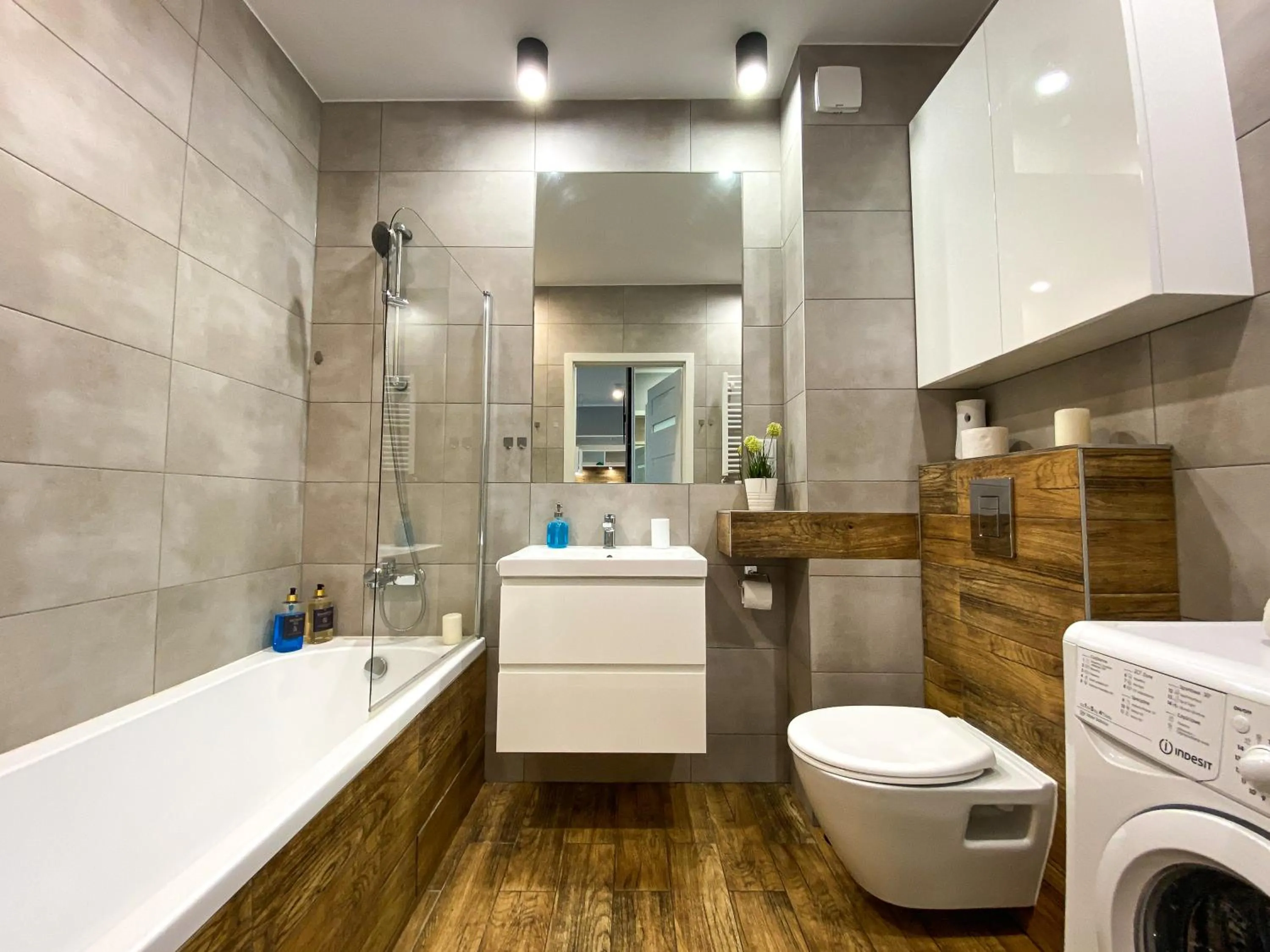 Shower in BP Apartment IV
