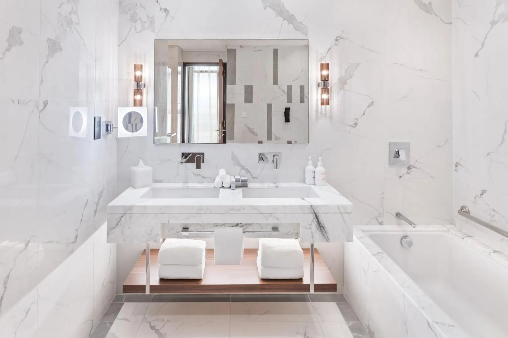 Bathroom, Bed in Holiday Inn Dubai Al-Maktoum Airport by IHG