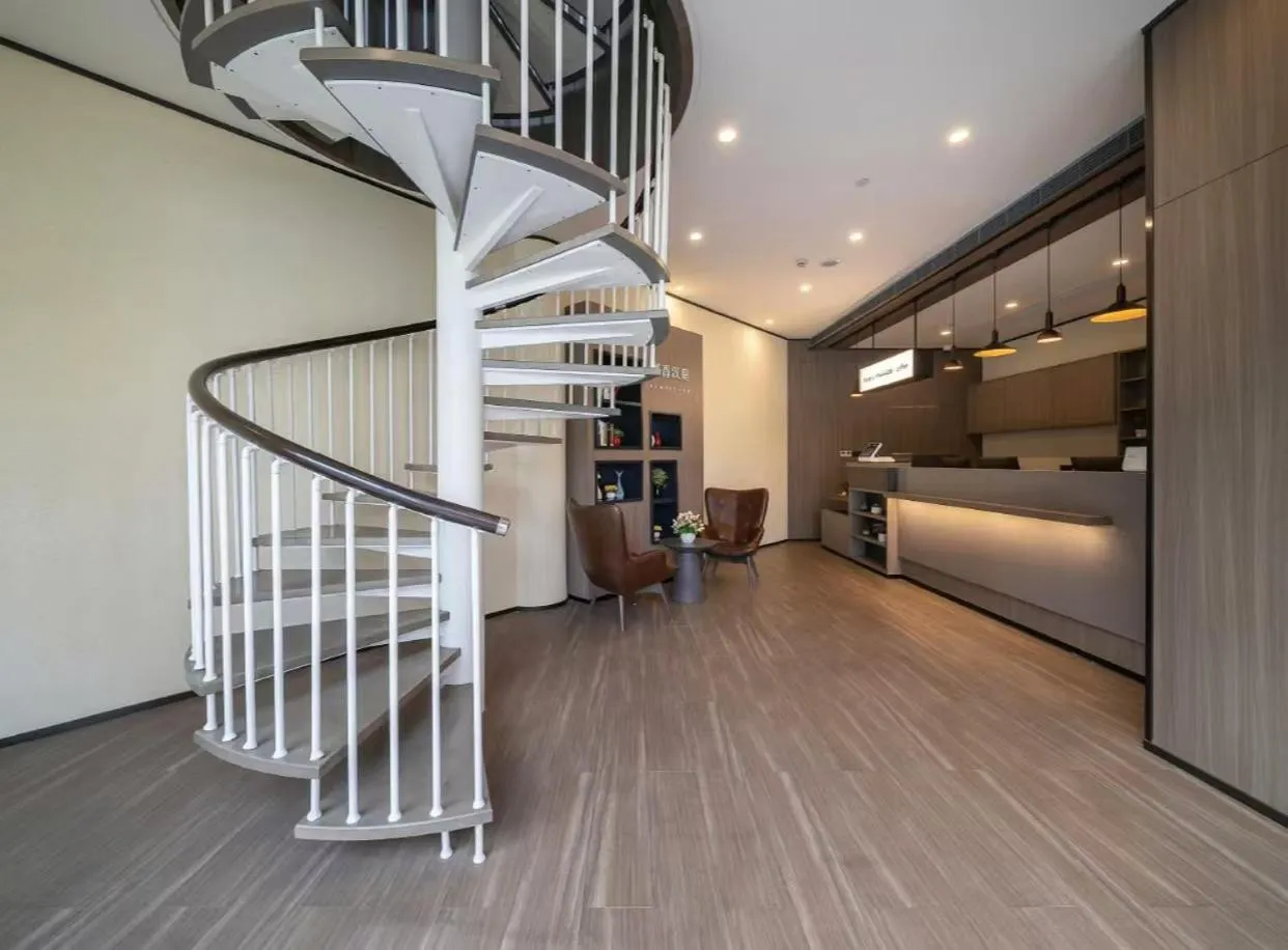 Lobby or reception, Bed in Hanting Hotel(Shanghai Lujiazui Minsheng Road Subway Station)