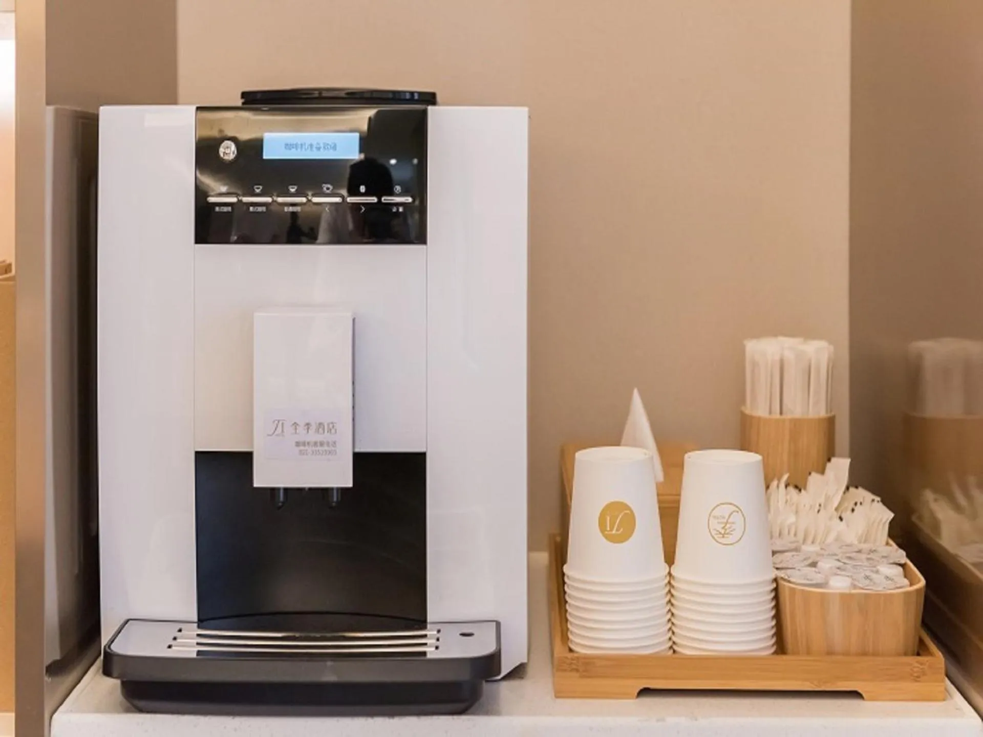 Ji Hotel (Shanghai Bund Ningbo Road)