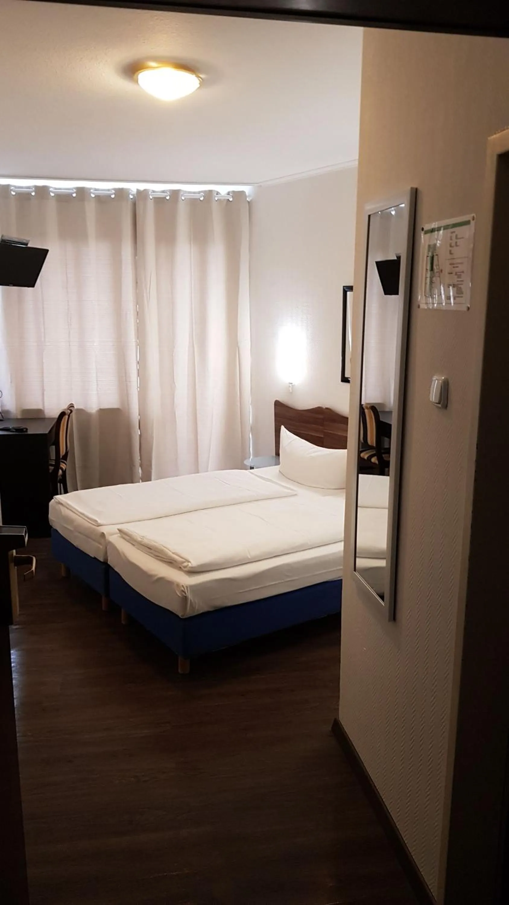 Staff, Bed in Hotel Berliner Hof