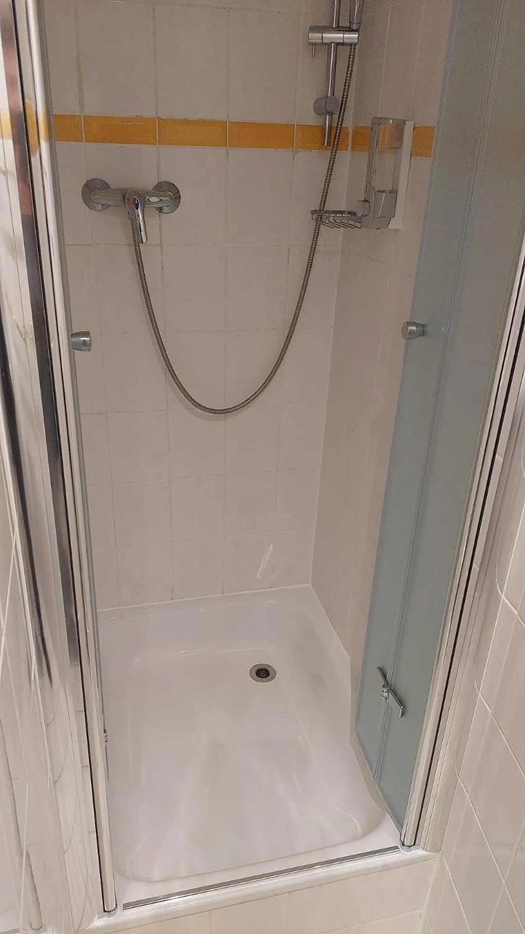 Shower in Hotel Berliner Hof