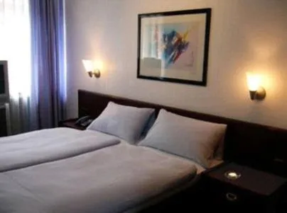 Bedroom, Bed in Hotel Berliner Hof