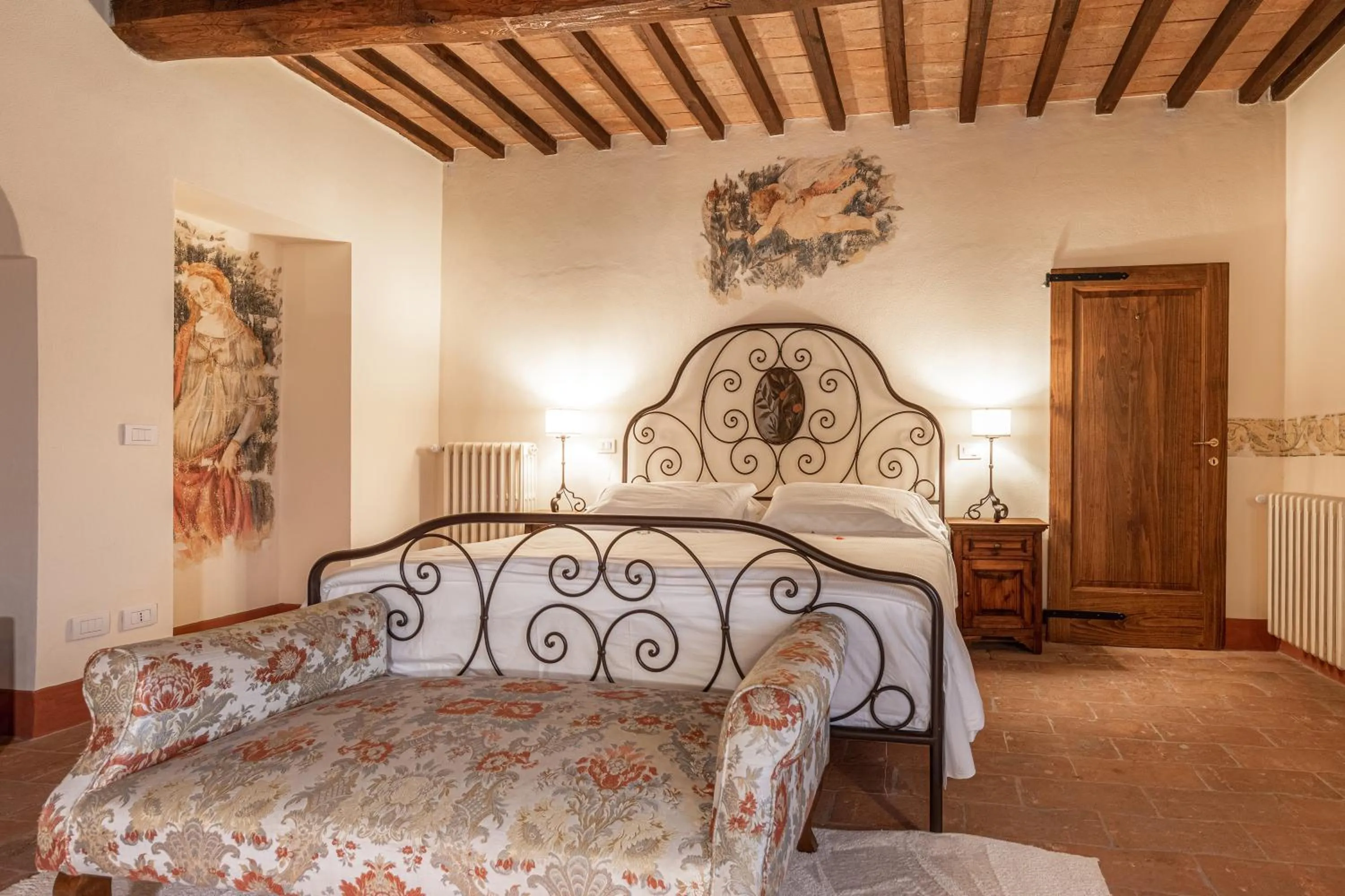 Photo of the whole room, Bed in Palazzo Brandano Hotel