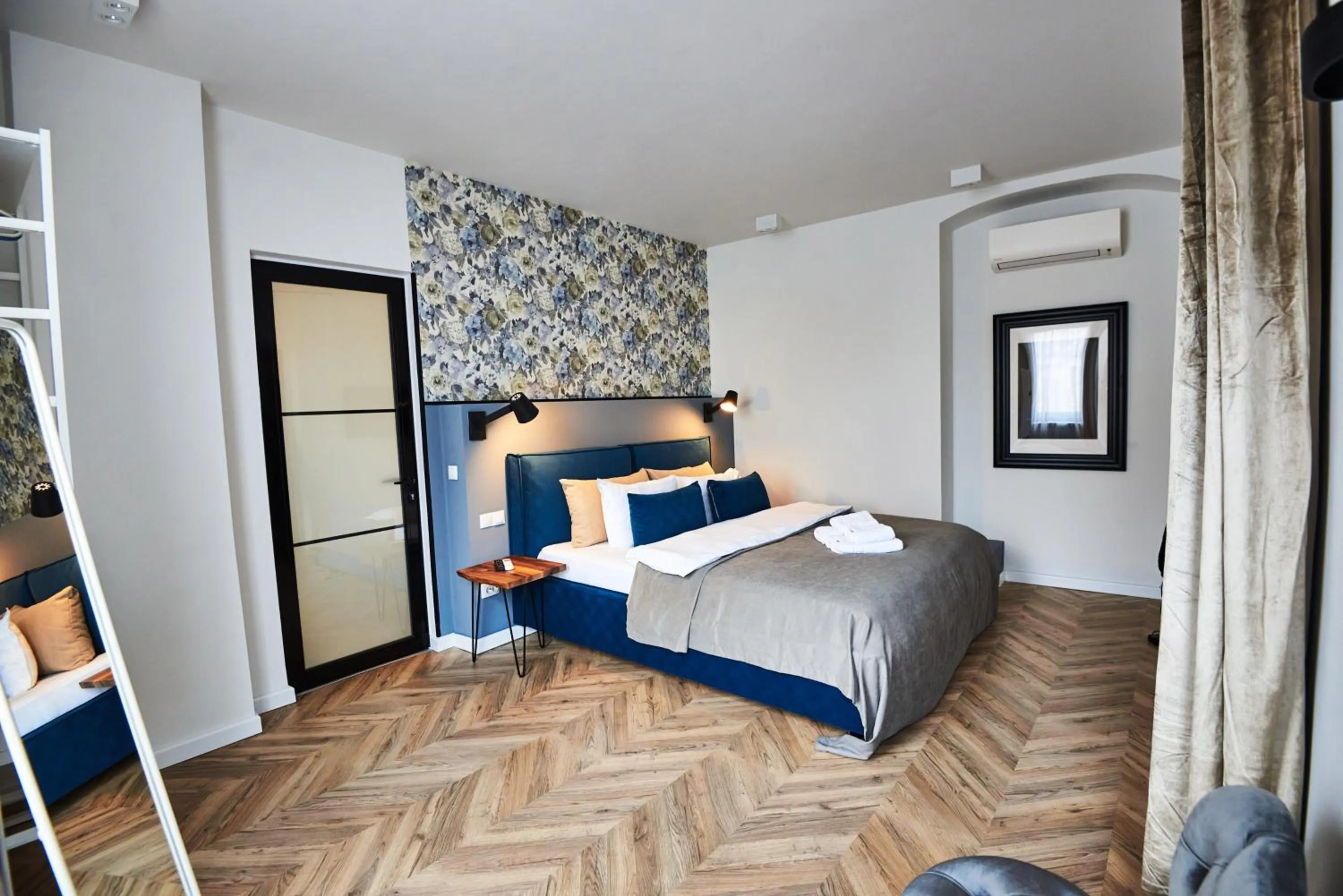 Bed in Metropole Apartments Royal Residence